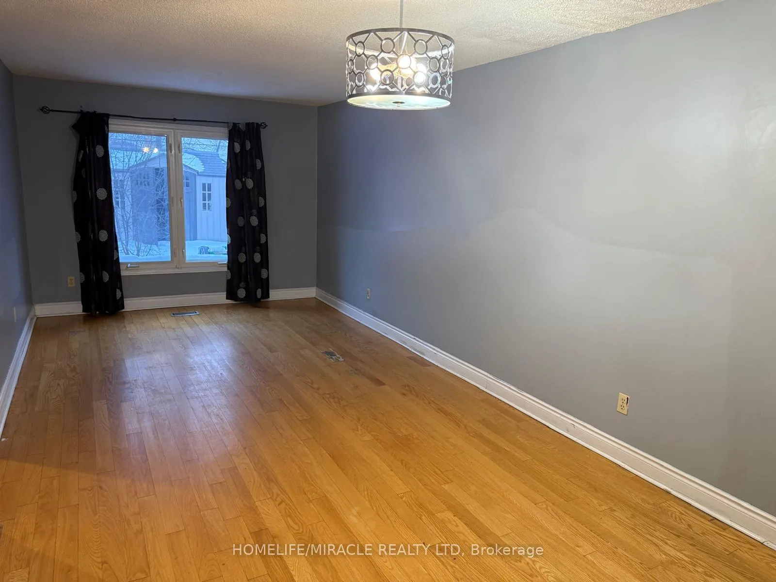 Photo 13 of 32 Hendricks Crescent, Brampton, Fletcher's West — HOMEH