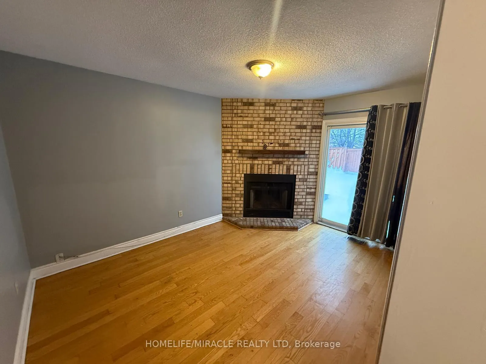Photo 15 of 32 Hendricks Crescent, Brampton, Fletcher's West — HOMEH