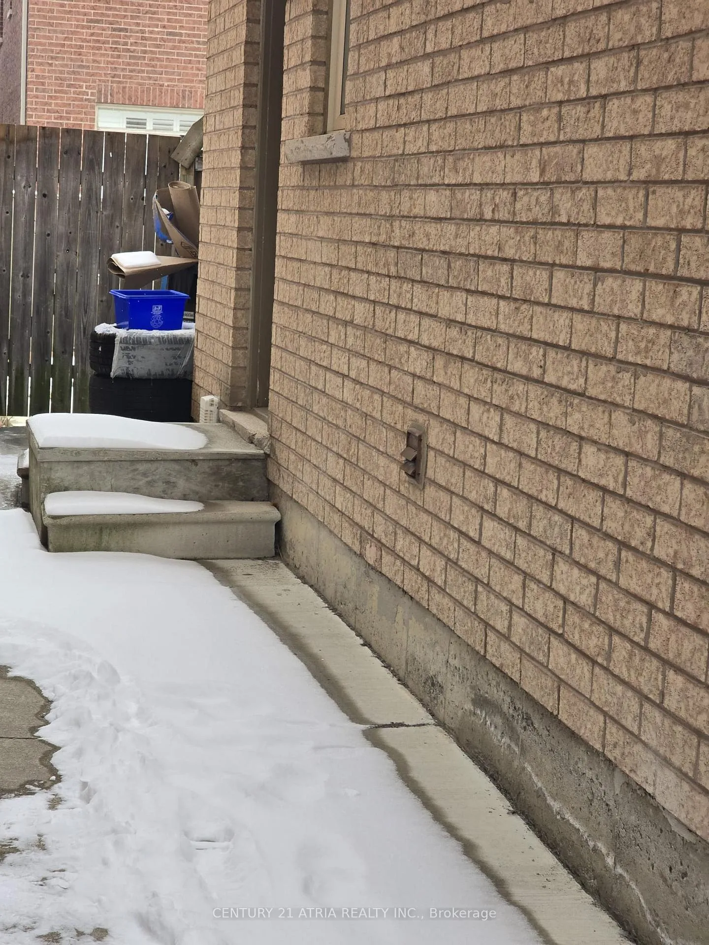 Photo 2 of 25 Klondike Trail, Brampton, Sandringham-Wellington — HOMEH