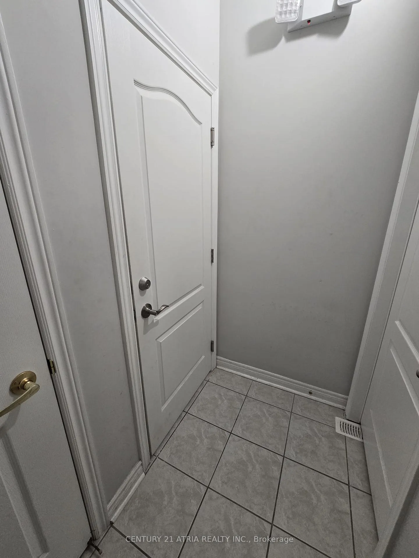 Photo 4 of 25 Klondike Trail, Brampton, Sandringham-Wellington — HOMEH