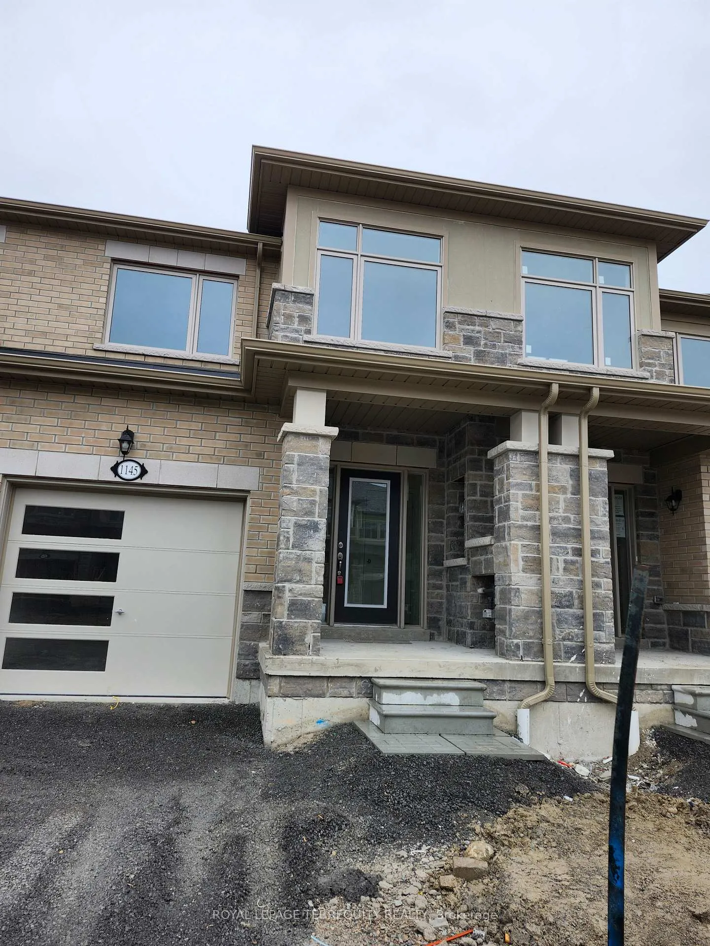 Photo 3 of 1145 Cameo Street, Pickering, Rural Pickering — HOMEH