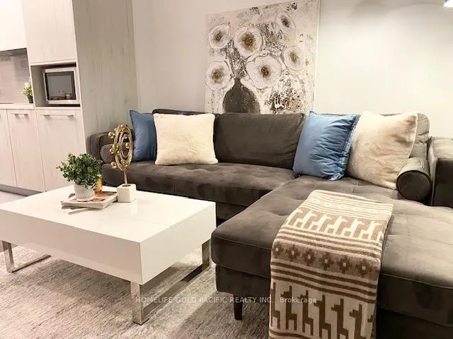 Photo 5 of Unit 802, 18 Water Walk Drive, Markham, Unionville — HOMEH