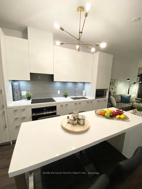 Photo 6 of Unit 802, 18 Water Walk Drive, Markham, Unionville — HOMEH