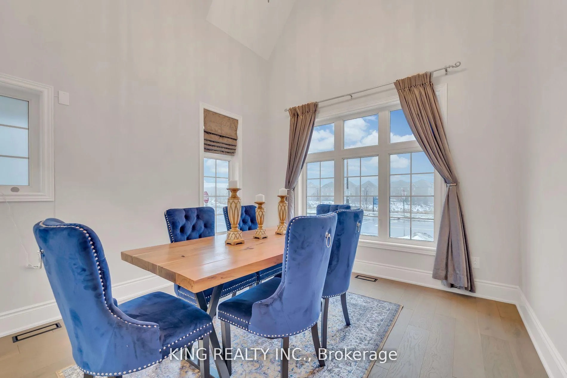 Photo 4 of Unit (Upper), 283 Elbern Markell Drive, Brampton, Credit Valley — HOMEH