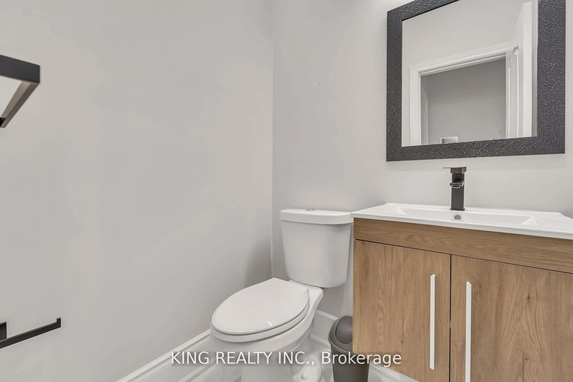 Photo 6 of Unit (Upper), 283 Elbern Markell Drive, Brampton, Credit Valley — HOMEH