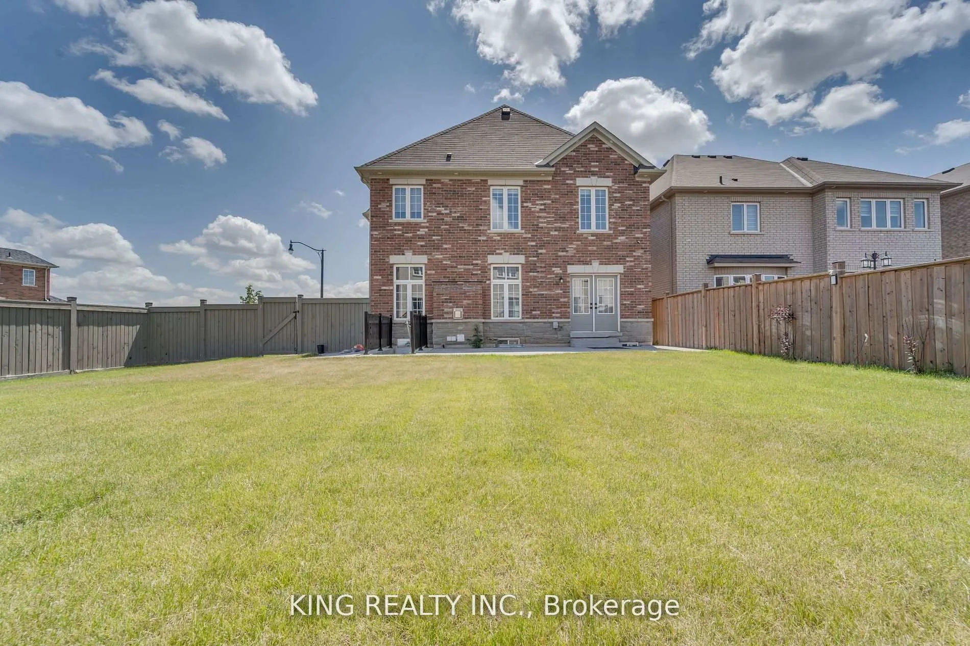 Photo 8 of Unit (Upper), 283 Elbern Markell Drive, Brampton, Credit Valley — HOMEH