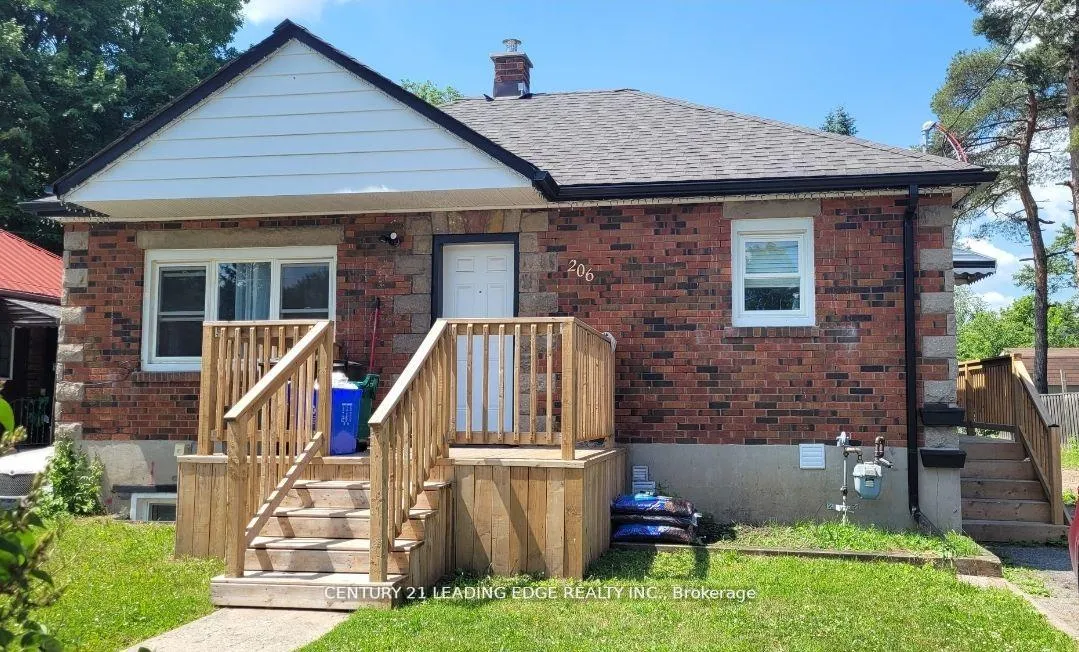 Front of Unit Lower, 206 Innisfil Street