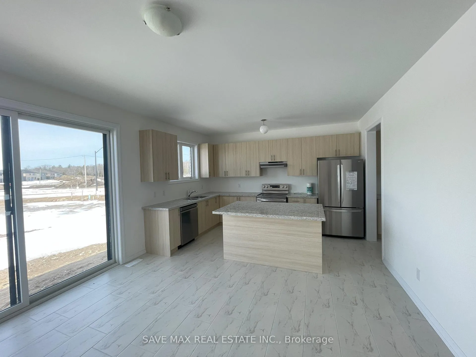 Photo 7 of 75 Rosanne Circle, Wasaga Beach — HOMEH