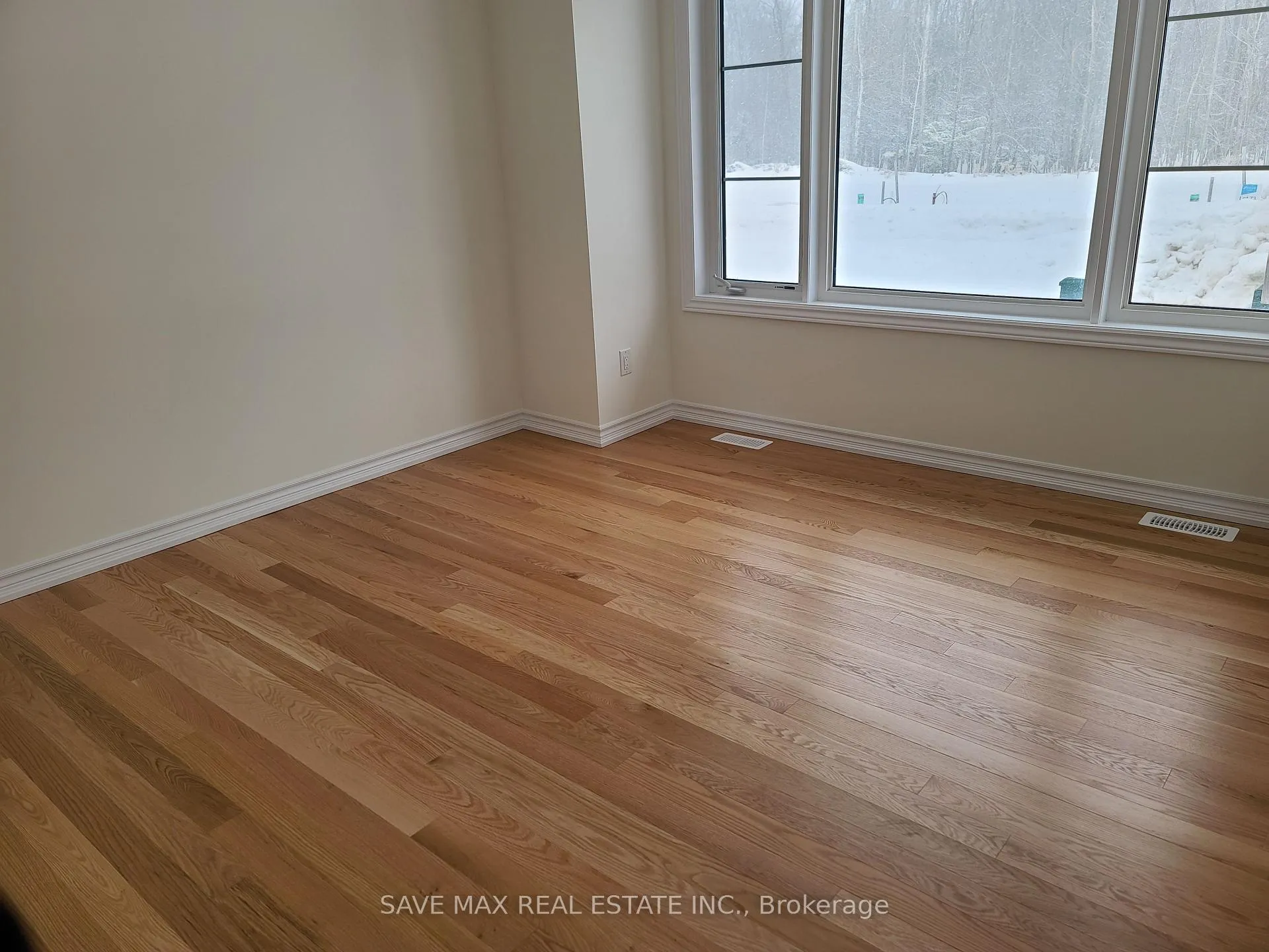 Photo 10 of 75 Rosanne Circle, Wasaga Beach — HOMEH