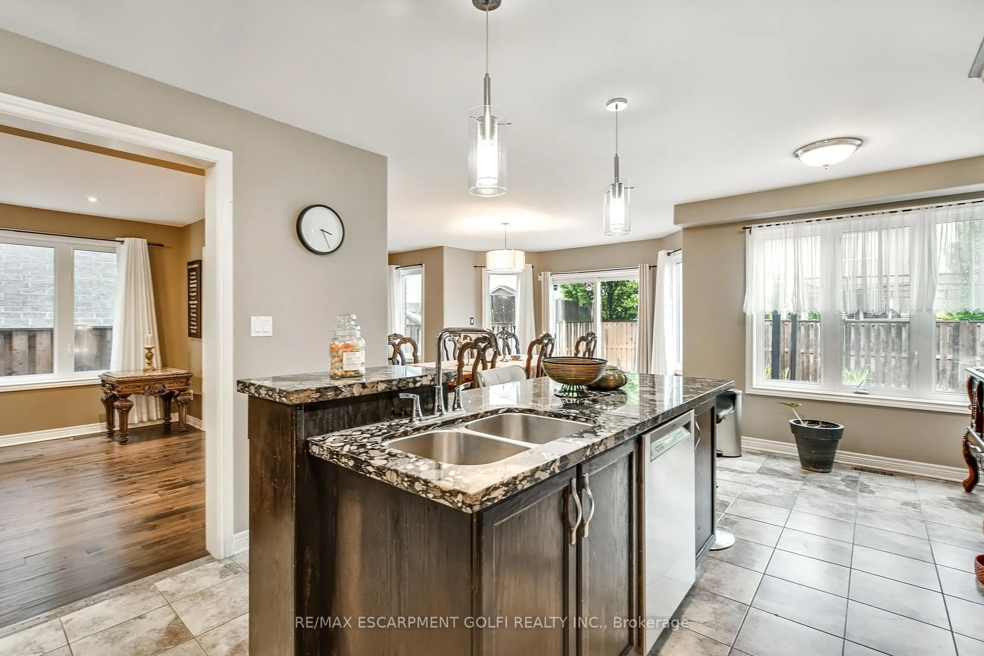Photo 12 of 6479 Armelina Crescent, Niagara Falls, Forestview — HOMEH