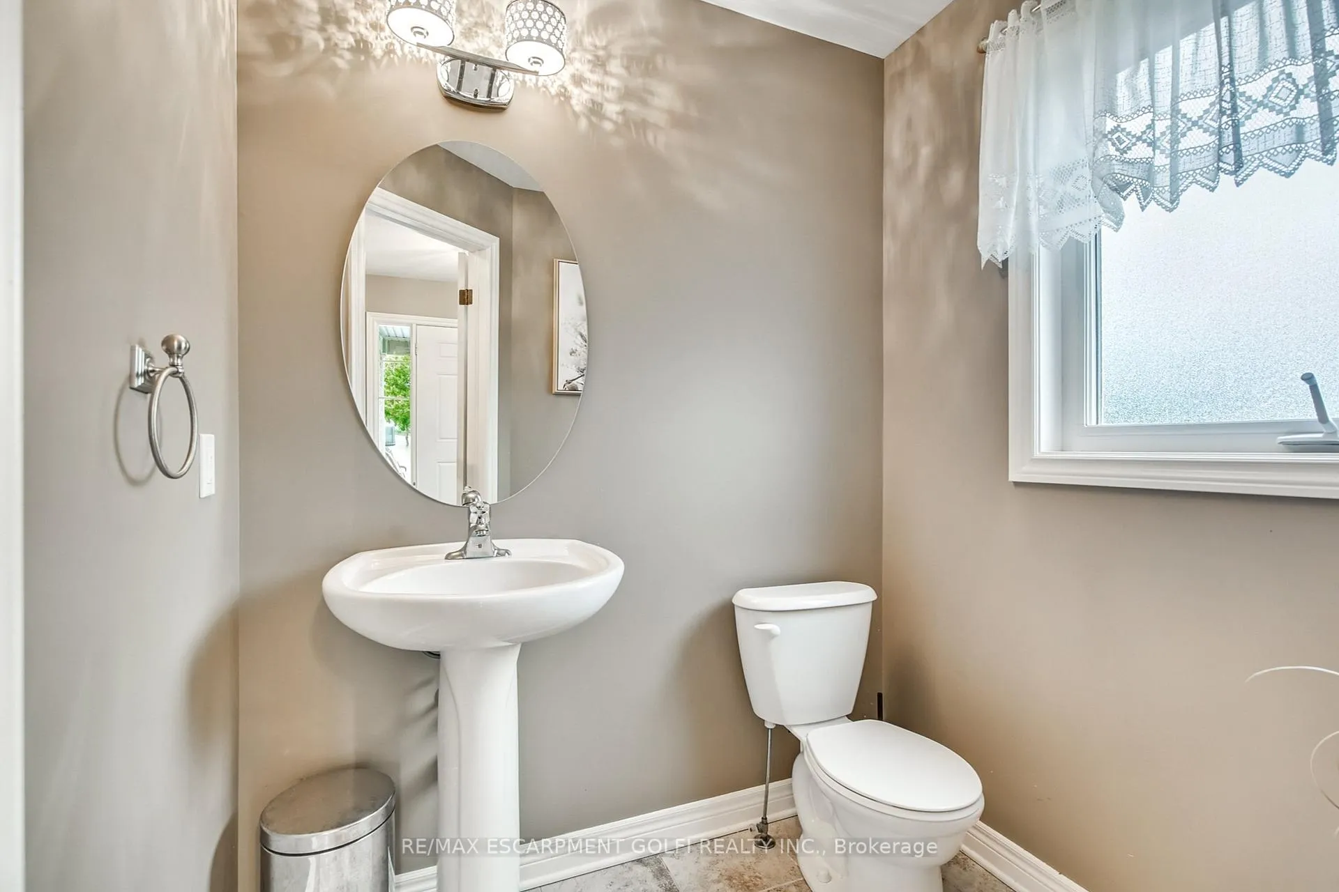 Photo 13 of 6479 Armelina Crescent, Niagara Falls, Forestview — HOMEH