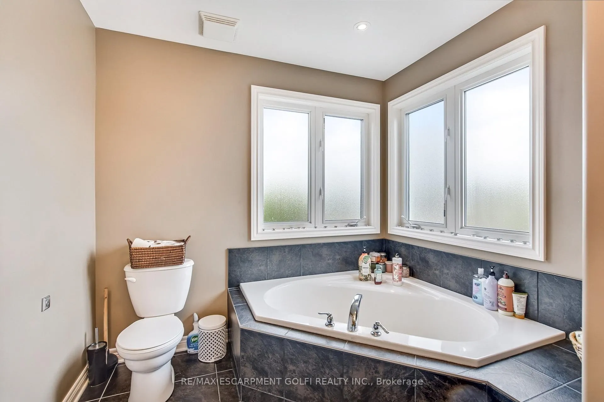 Photo 18 of 6479 Armelina Crescent, Niagara Falls, Forestview — HOMEH