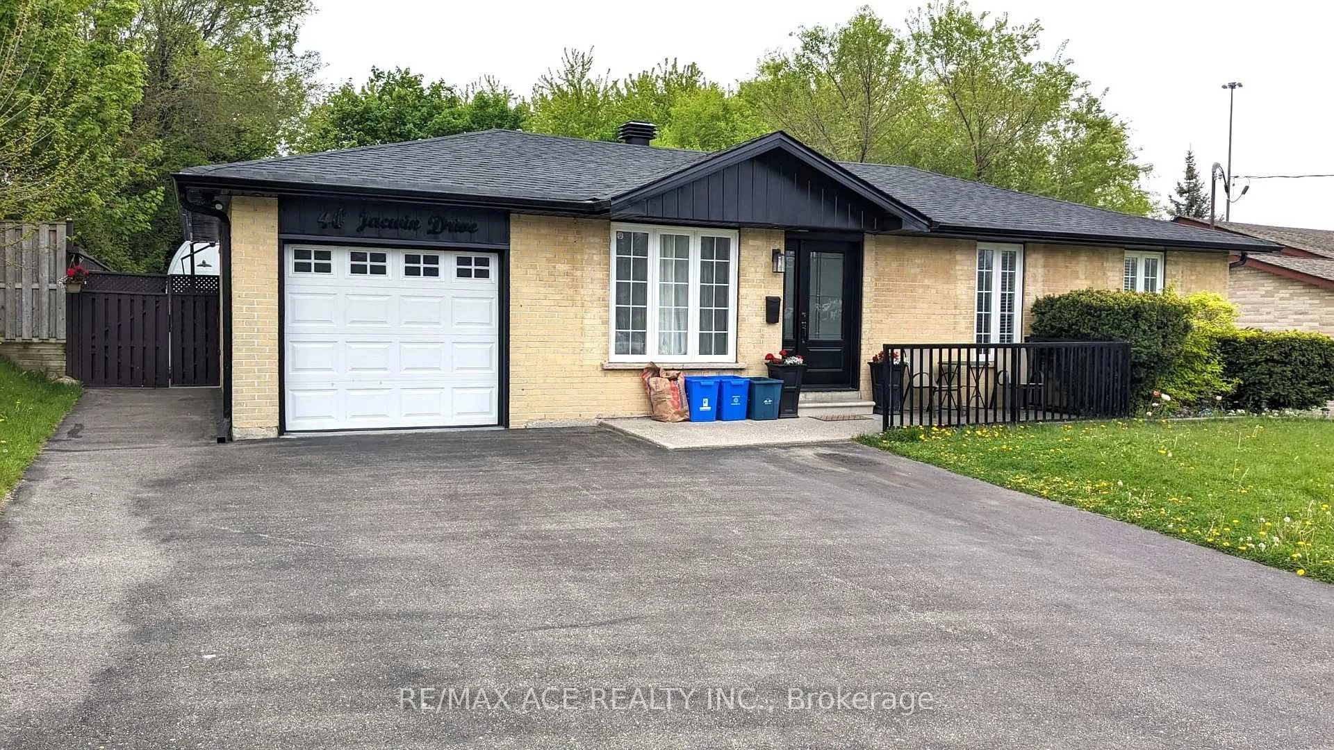 Front of Unit Bsmt, 40 Jacwin Drive