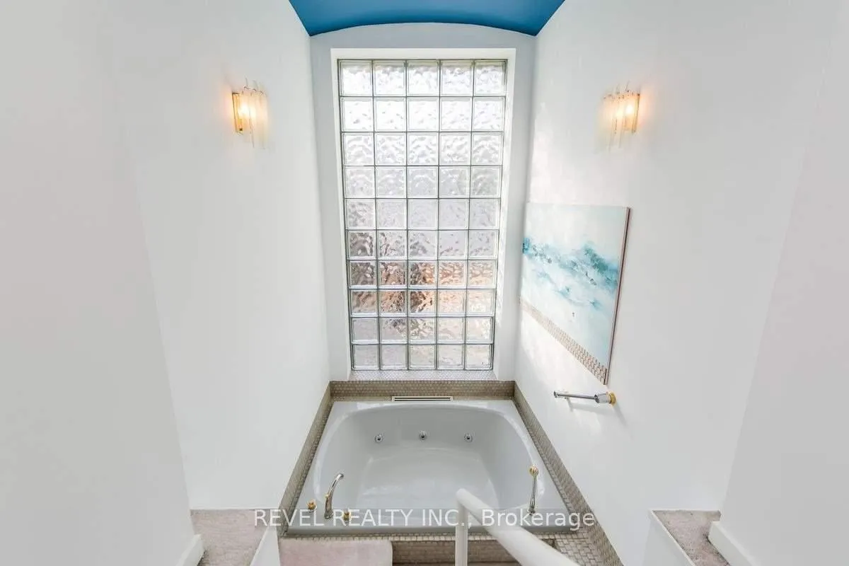 Photo 4 of 758 Euclid Avenue, Toronto, The Annex — HOMEH