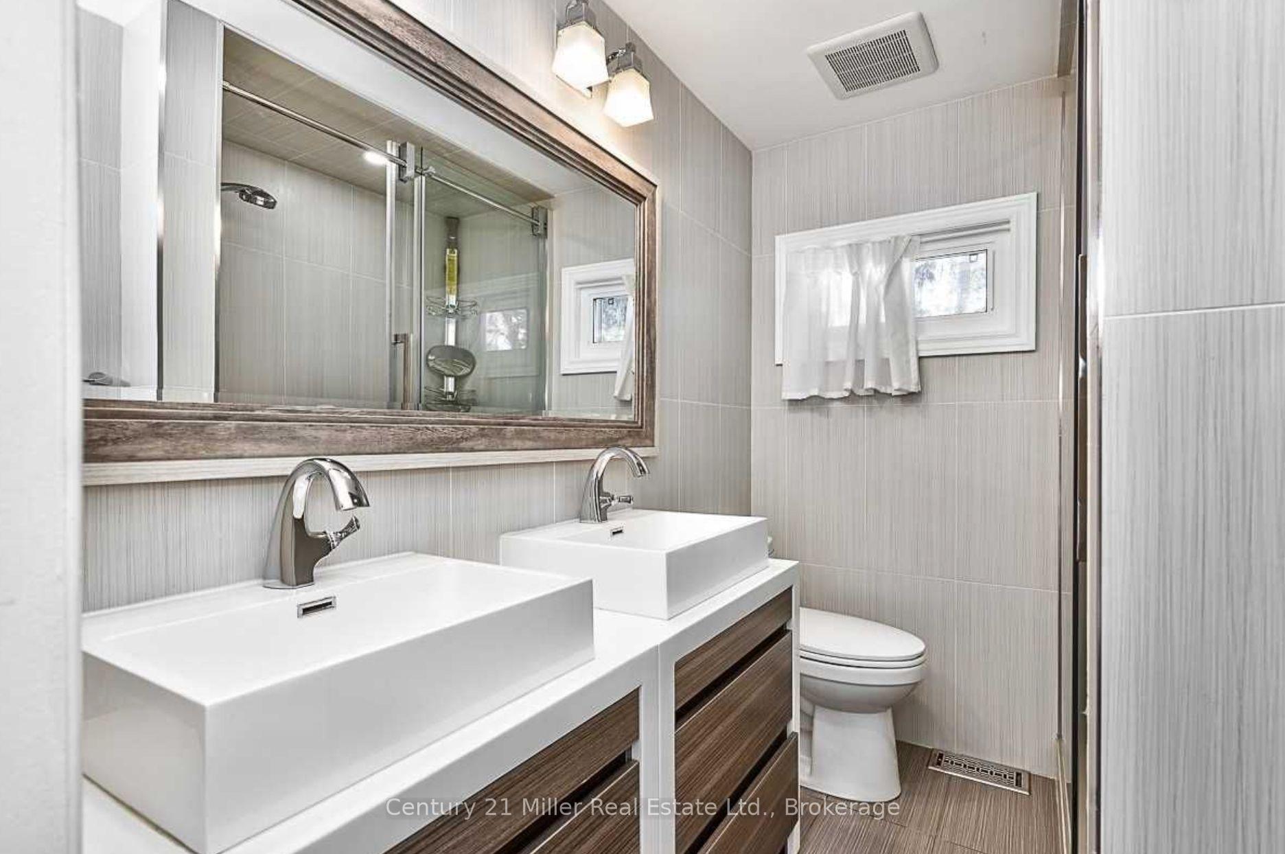 Photo 4 of 11 Park Avenue E, Burlington, LaSalle — HOMEH