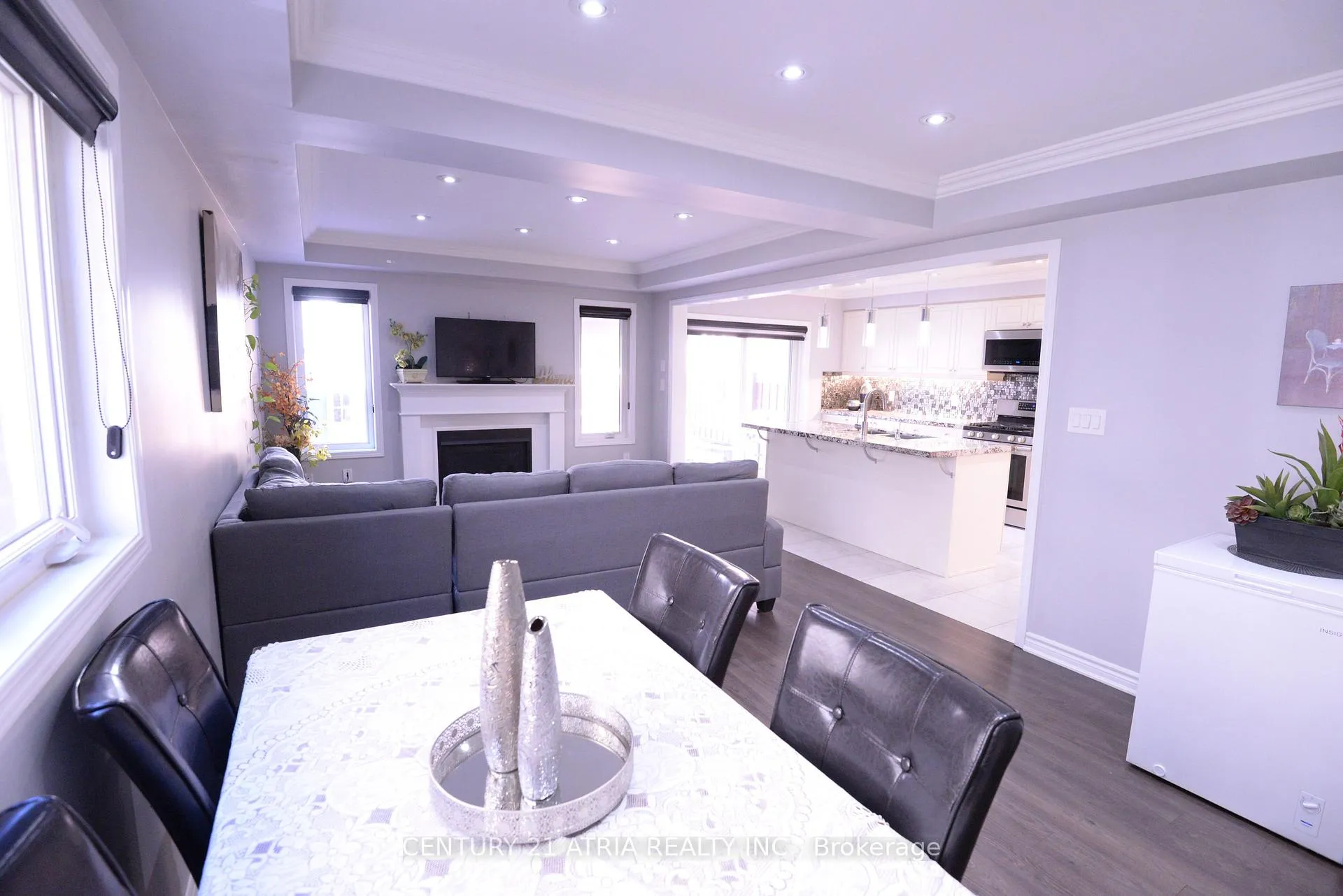 Photo 3 of 2440 Moonlight Crescent, Pickering, Rural Pickering — HOMEH