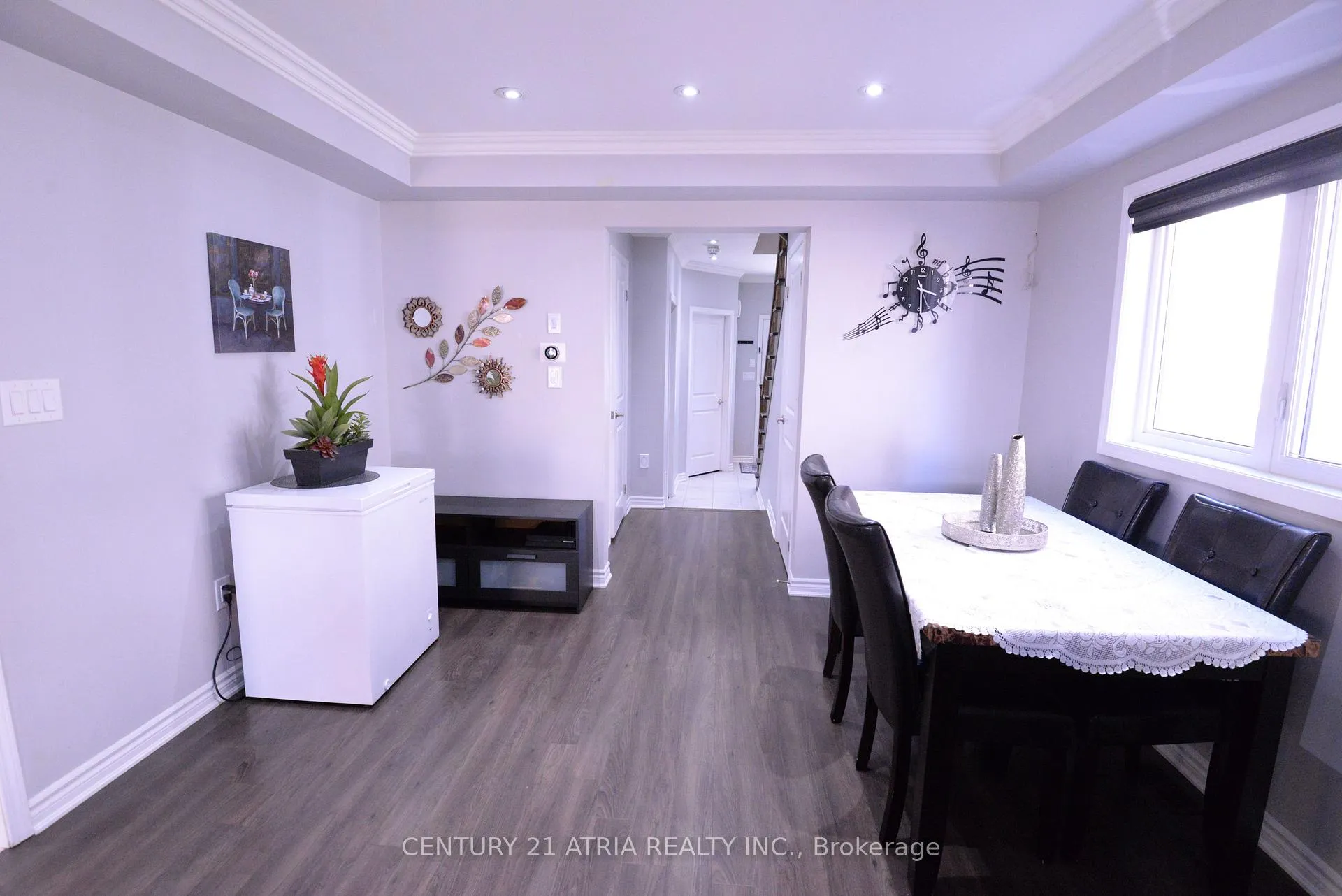 Photo 5 of 2440 Moonlight Crescent, Pickering, Rural Pickering — HOMEH