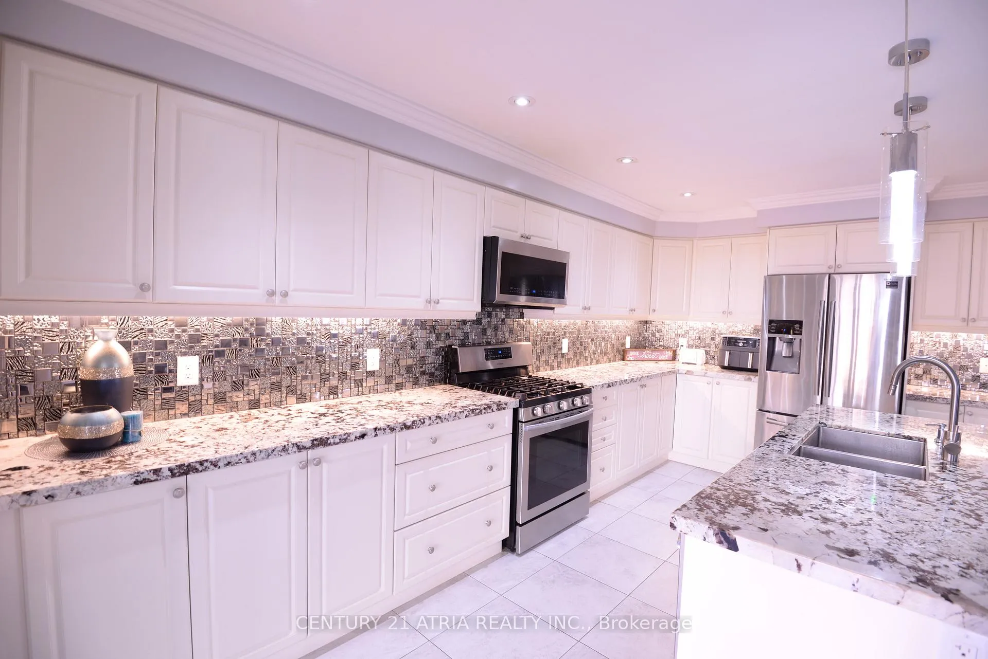 Photo 10 of 2440 Moonlight Crescent, Pickering, Rural Pickering — HOMEH