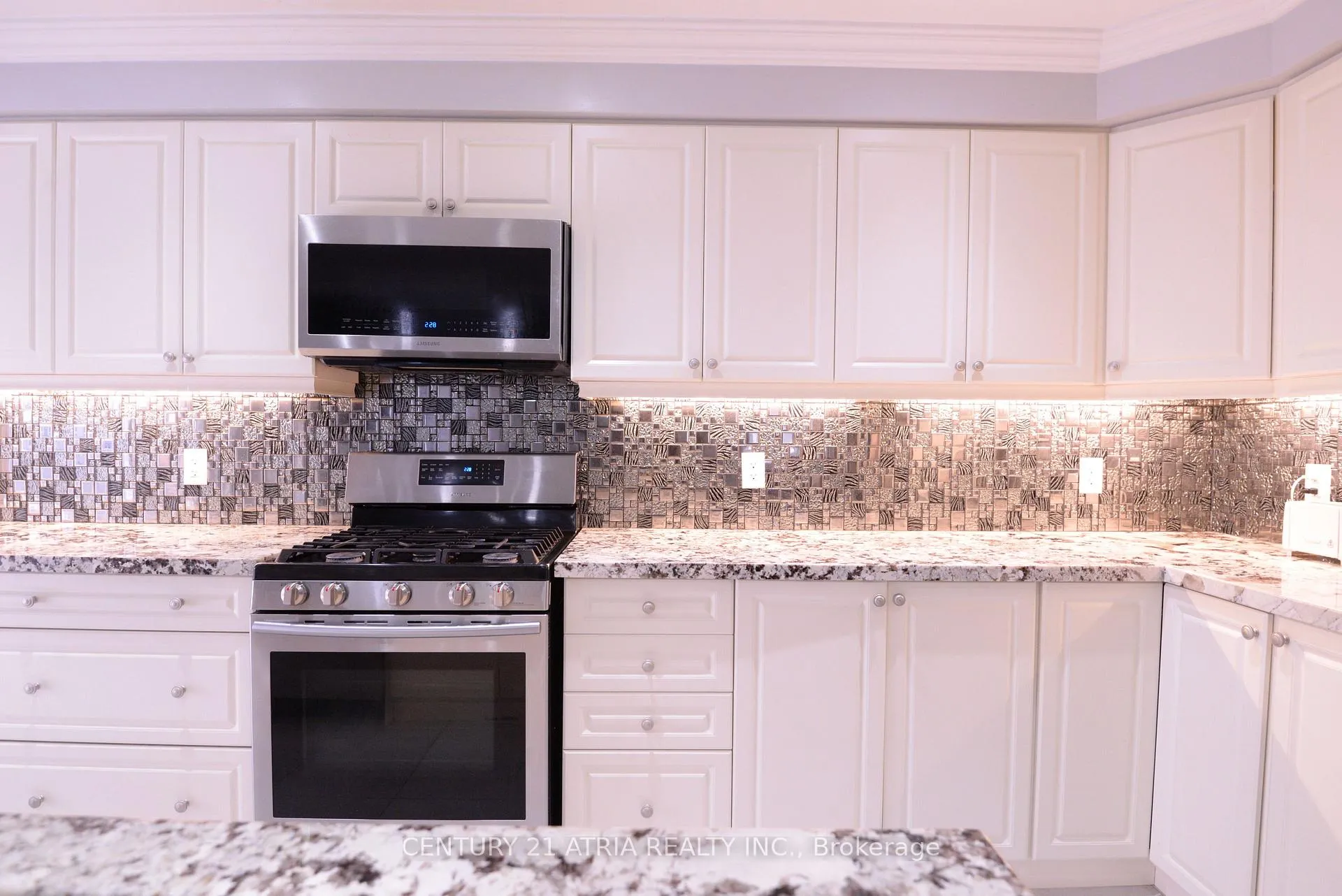 Photo 12 of 2440 Moonlight Crescent, Pickering, Rural Pickering — HOMEH