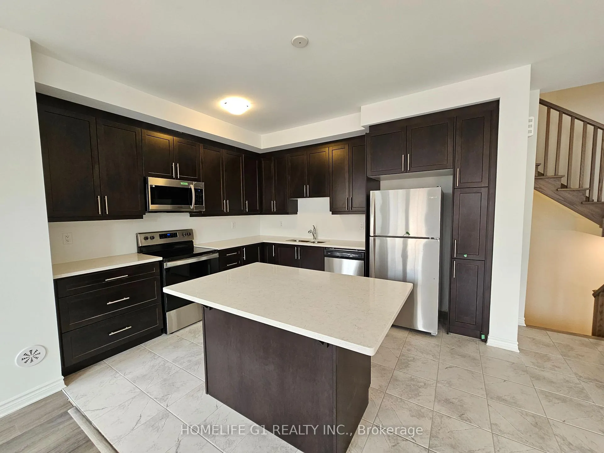 Photo 3 of 74 Melmar Street, Brampton, Northwest Brampton — HOMEH