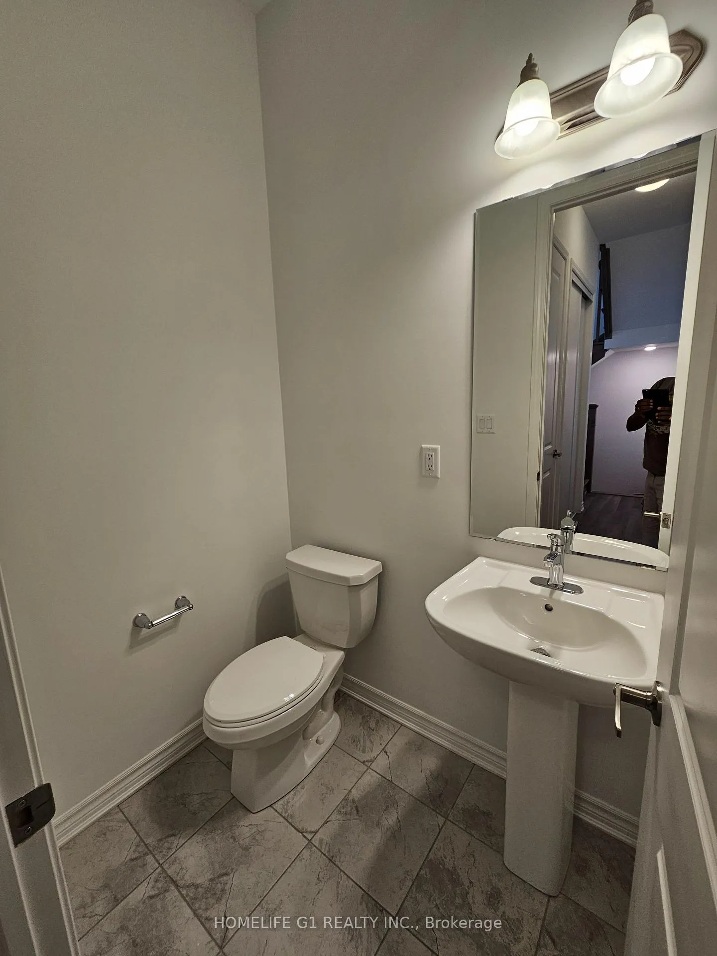 Photo 9 of 74 Melmar Street, Brampton, Northwest Brampton — HOMEH