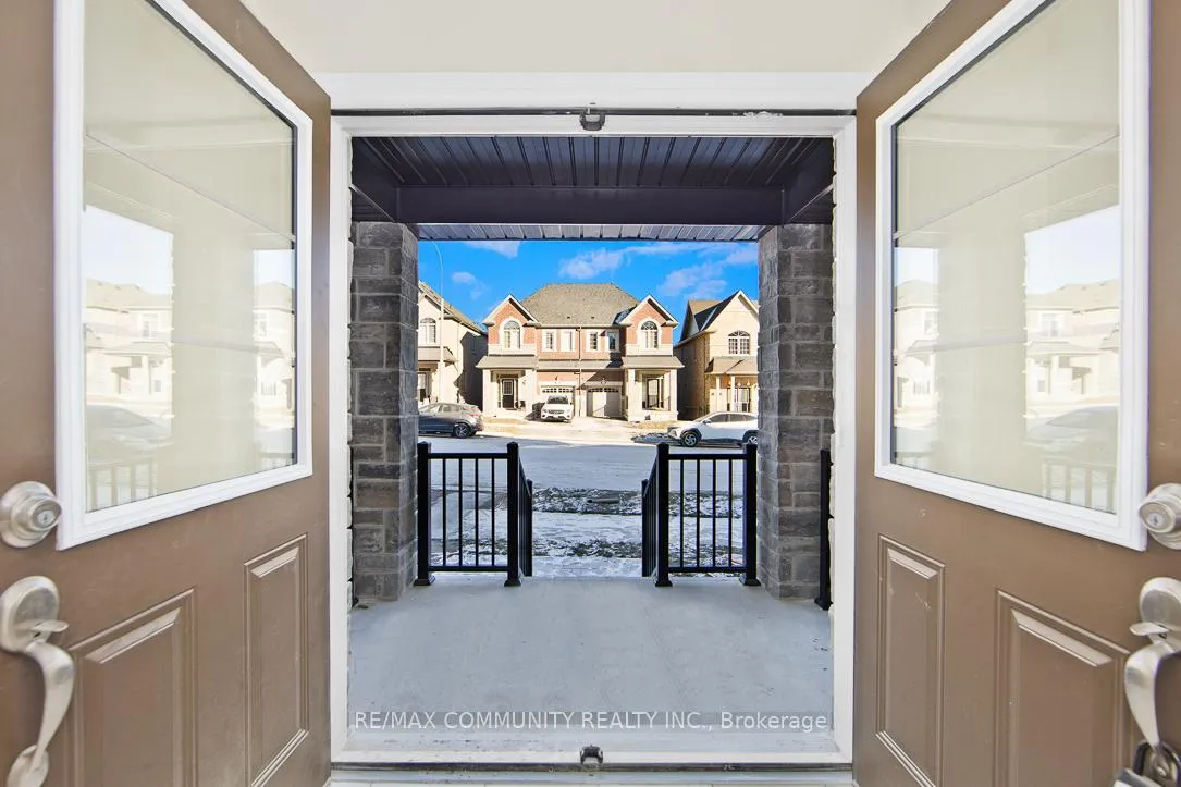 Photo 2 of 2546 Hibiscus Drive, Pickering, Rural Pickering — HOMEH
