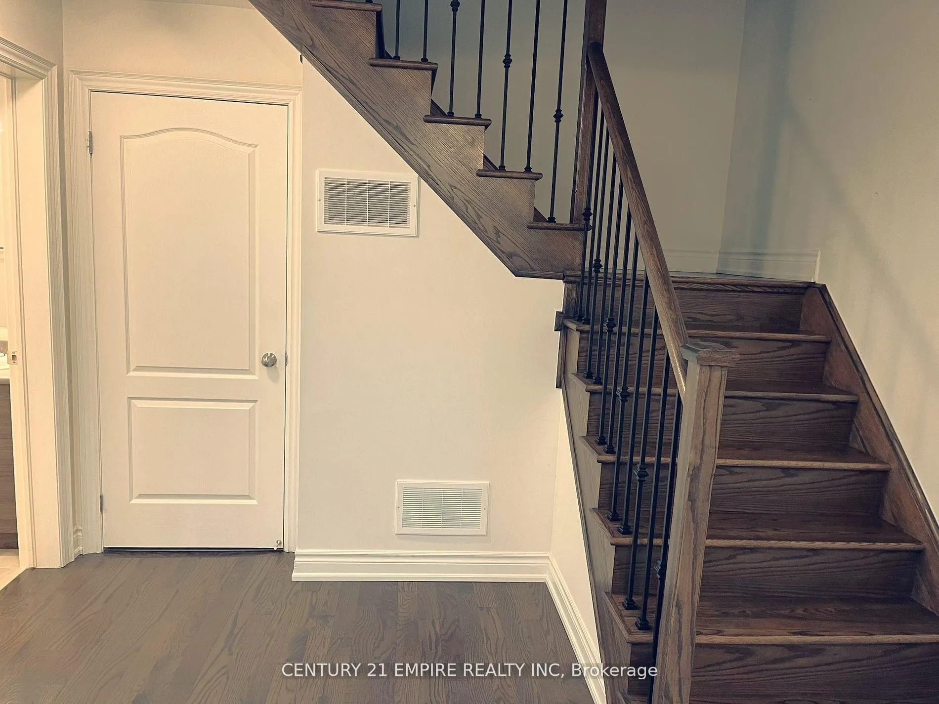 Photo 3 of 20 Brushwood Drive, Brampton, Bram West — HOMEH