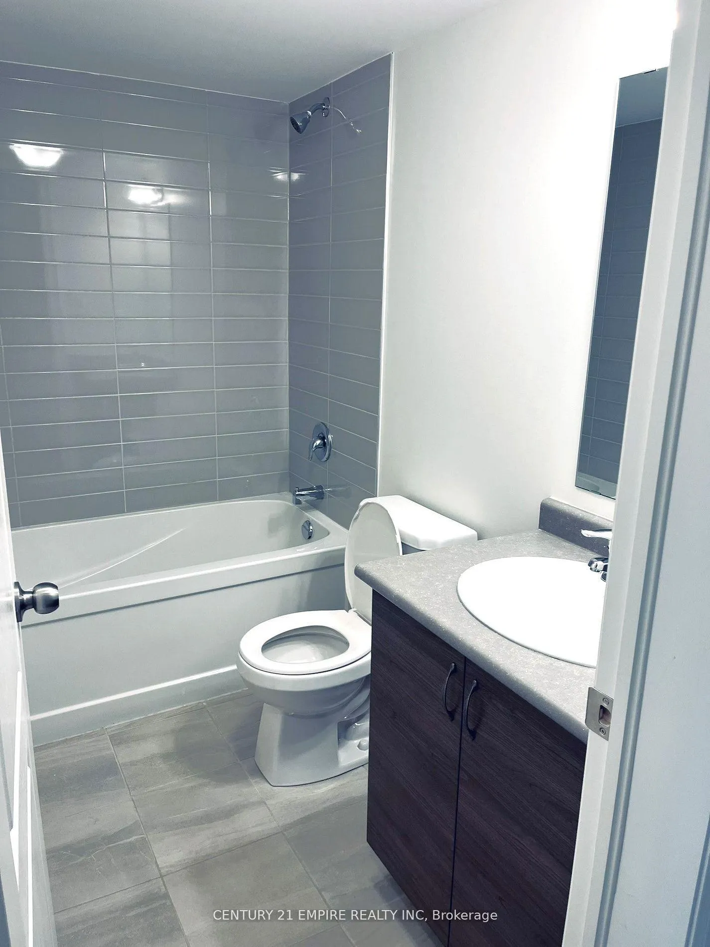 Photo 5 of 20 Brushwood Drive, Brampton, Bram West — HOMEH