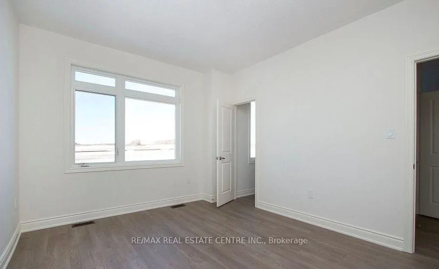 Photo 4 of 1448 Wheatcroft Drive, Oshawa, Kedron — HOMEH