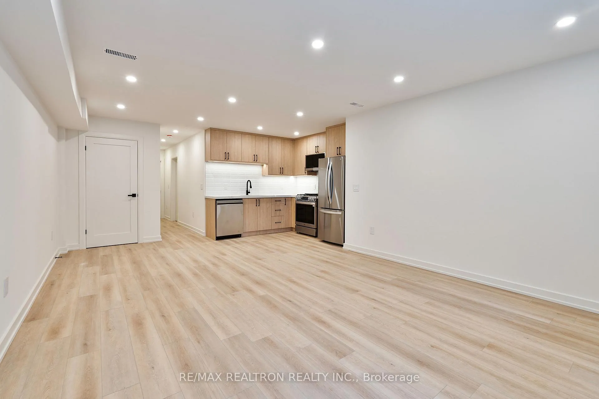 Photo 2 of Unit Lower, 53 alameda Avenue, Toronto, Oakwood Village — HOMEH