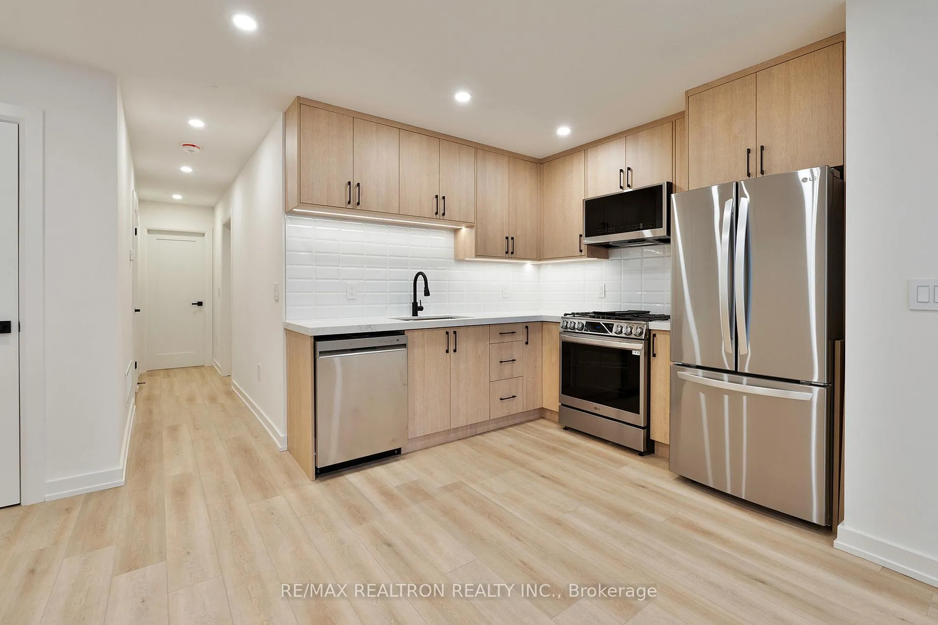 Photo 3 of Unit Lower, 53 alameda Avenue, Toronto, Oakwood Village — HOMEH