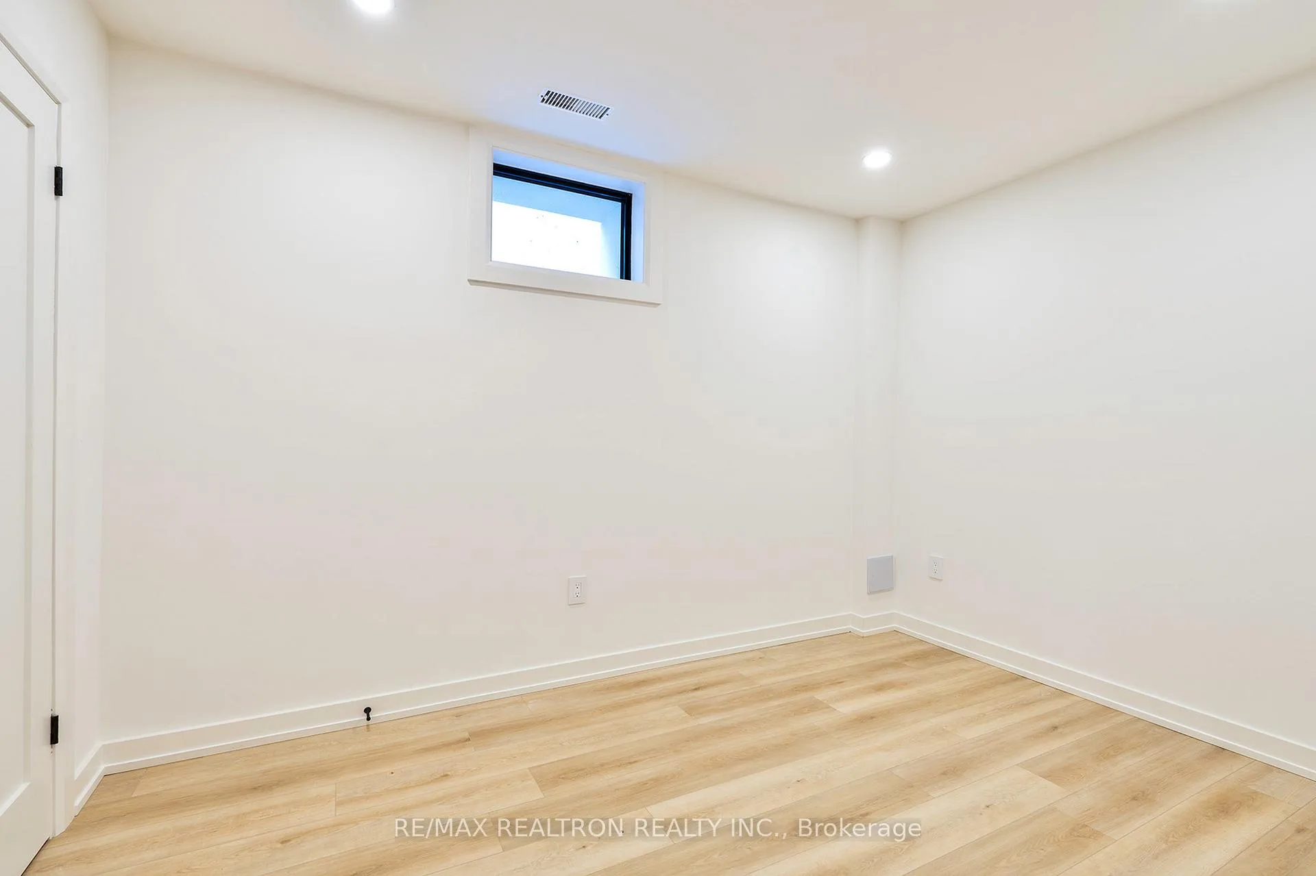 Photo 7 of Unit Lower, 53 alameda Avenue, Toronto, Oakwood Village — HOMEH