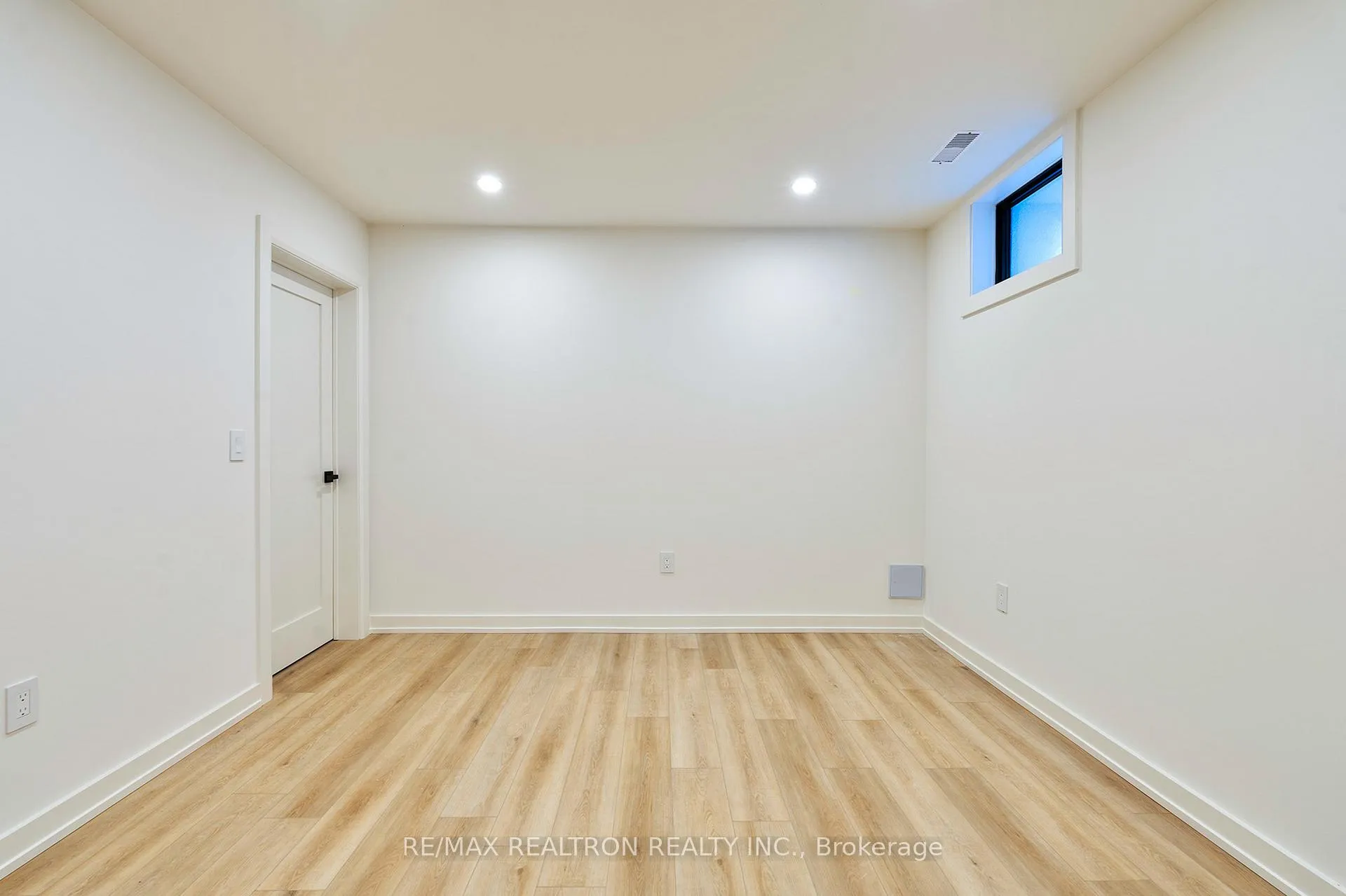 Photo 9 of Unit Lower, 53 alameda Avenue, Toronto, Oakwood Village — HOMEH