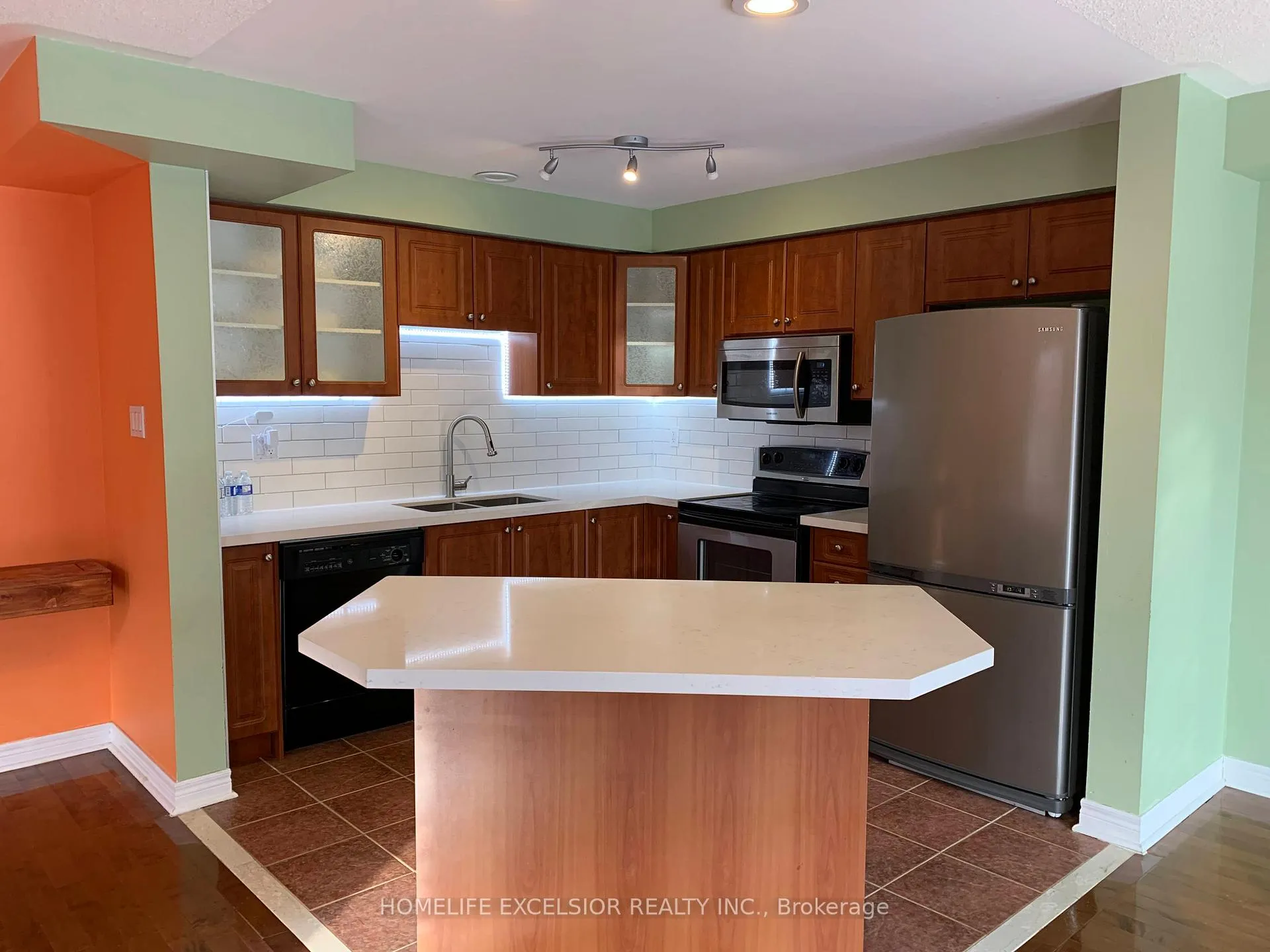 Photo 3 of 27 Willow Trail Road, Markham, Greensborough — HOMEH
