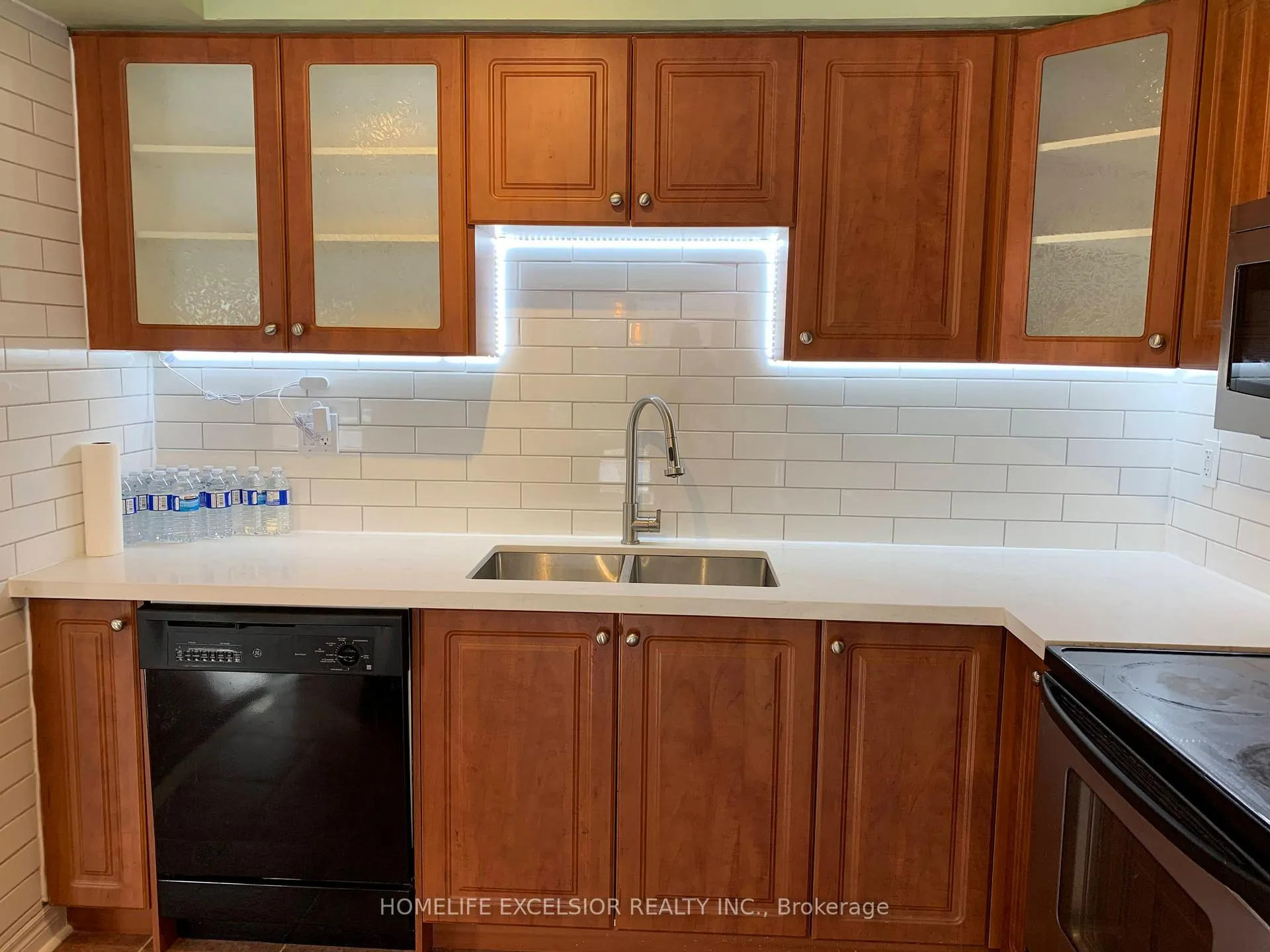 Photo 9 of 27 Willow Trail Road, Markham, Greensborough — HOMEH