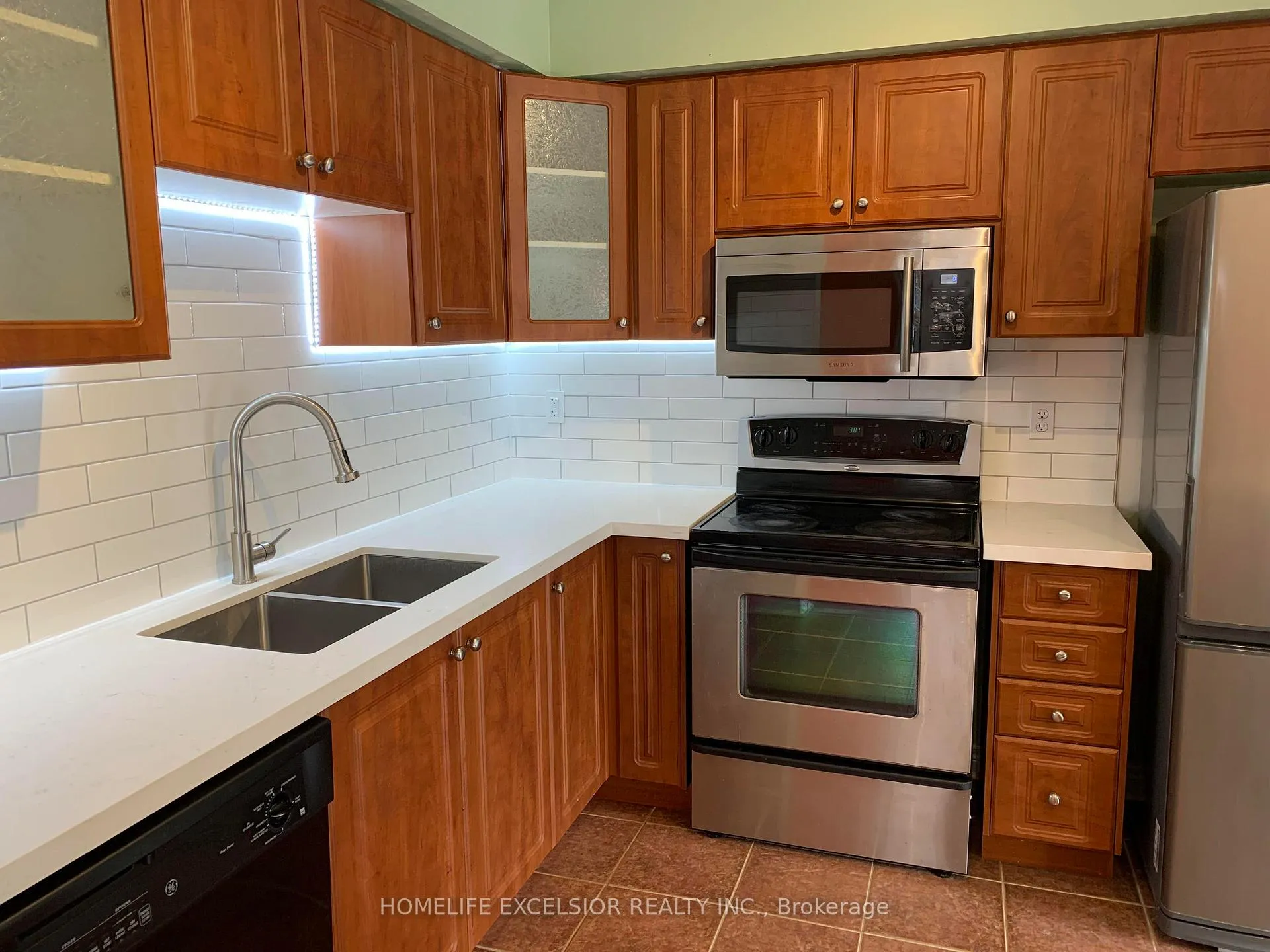 Photo 10 of 27 Willow Trail Road, Markham, Greensborough — HOMEH