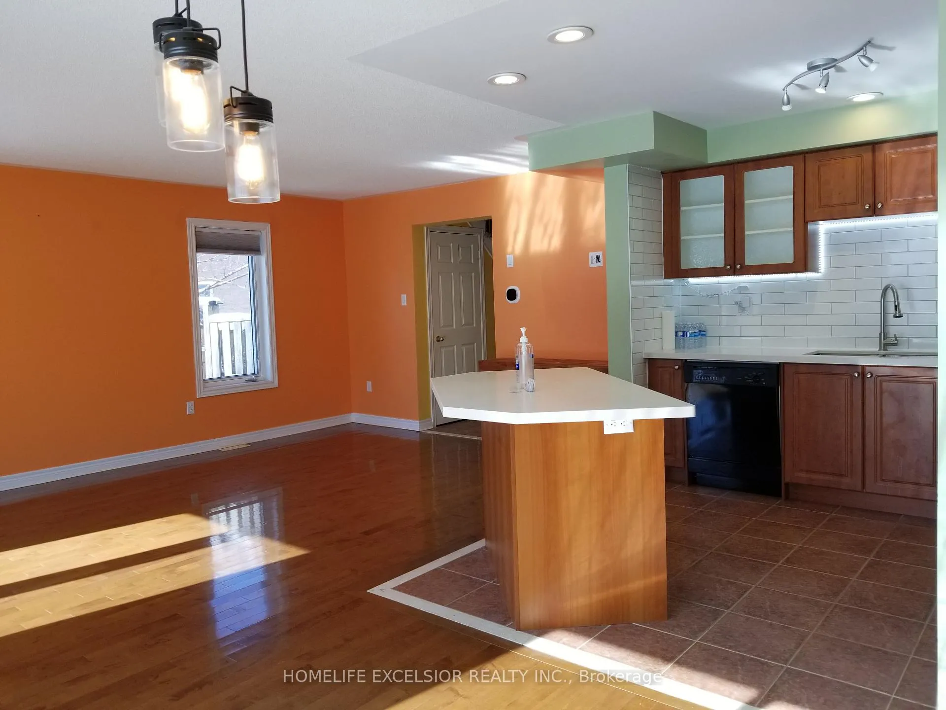 Photo 17 of 27 Willow Trail Road, Markham, Greensborough — HOMEH