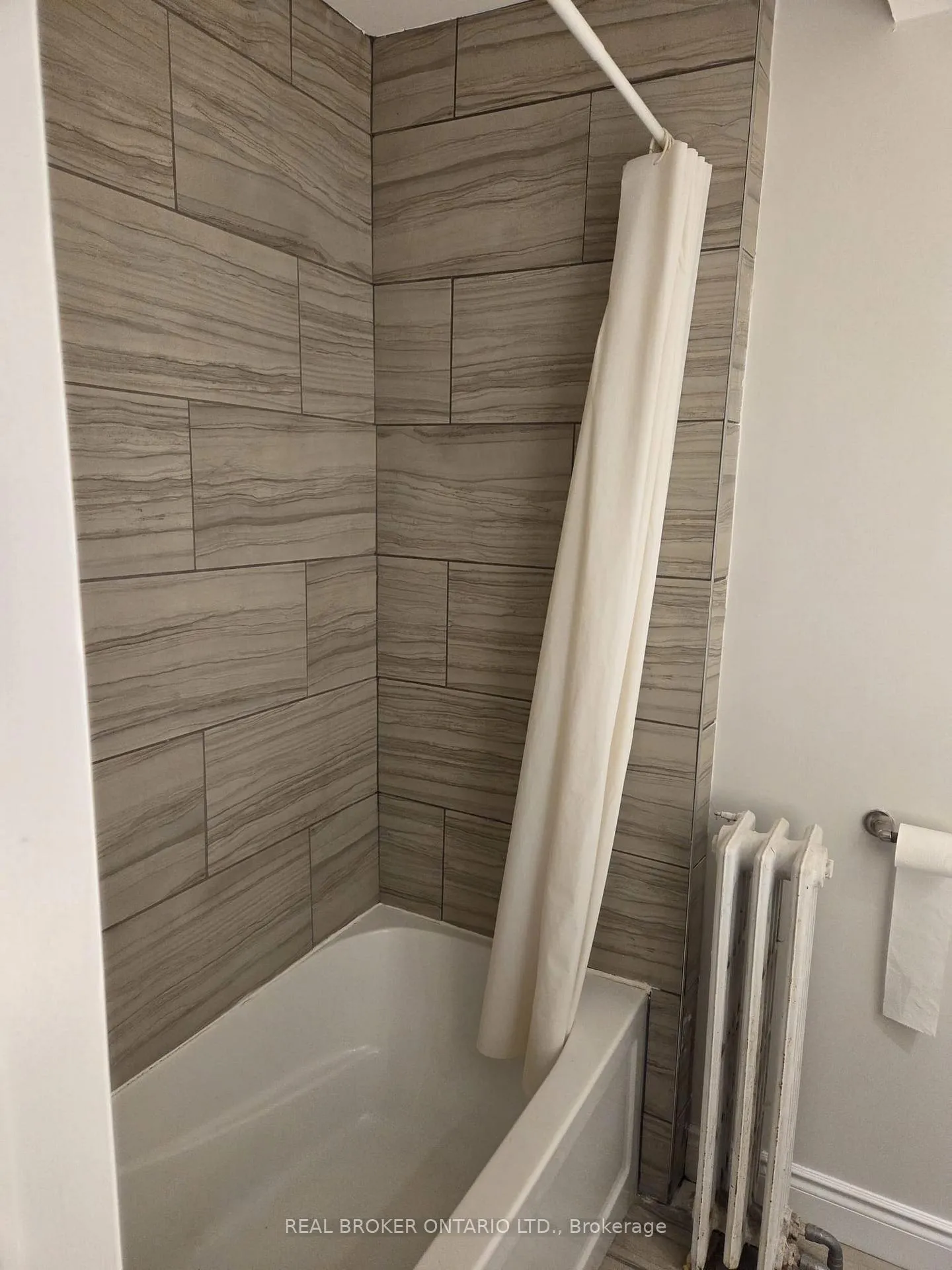 Photo 9 of Unit 6, 917 Main Street E, Hamilton, Stipley — HOMEH