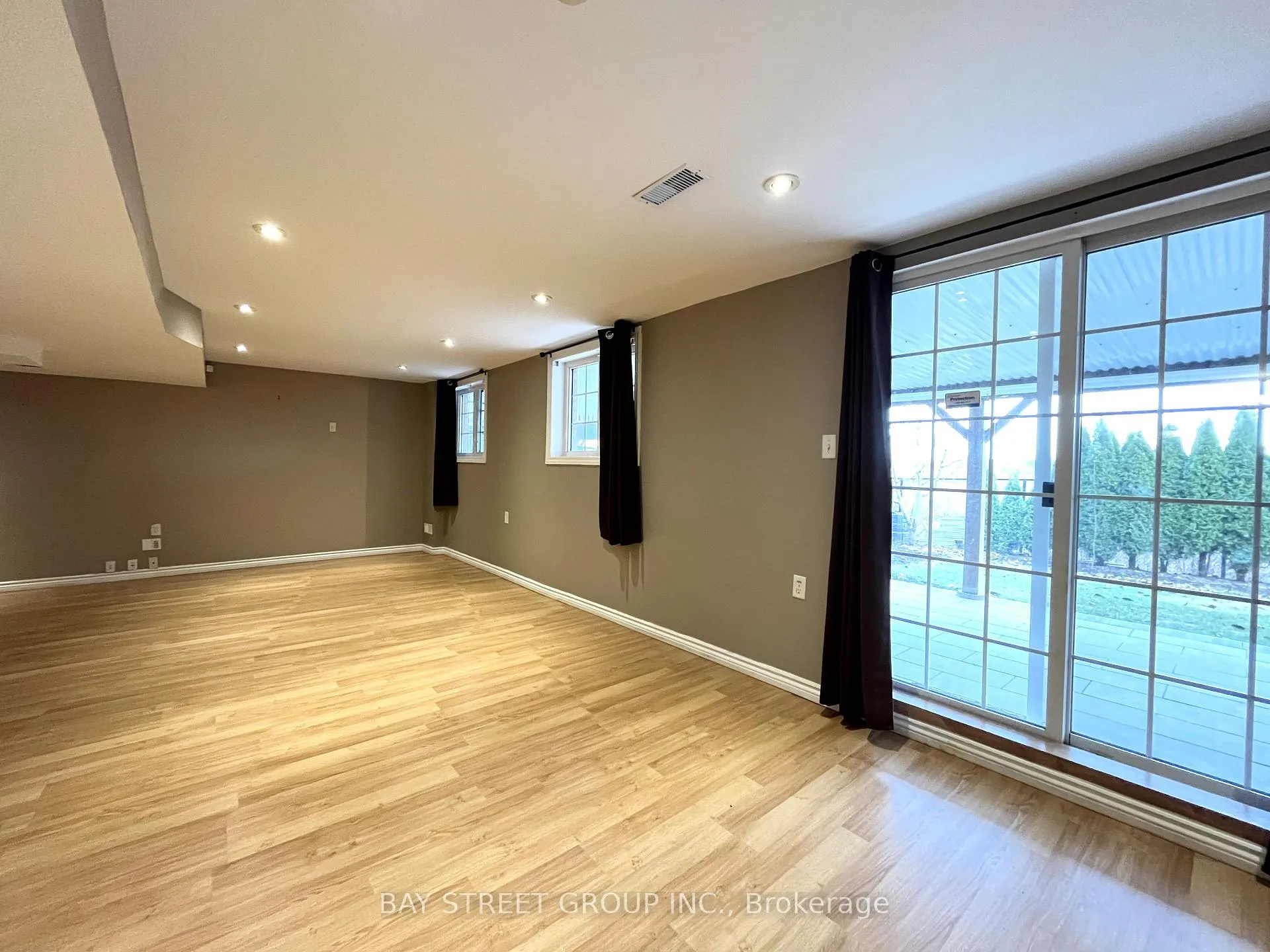 Photo 2 of 779 Audley Road S, Ajax, South East — HOMEH