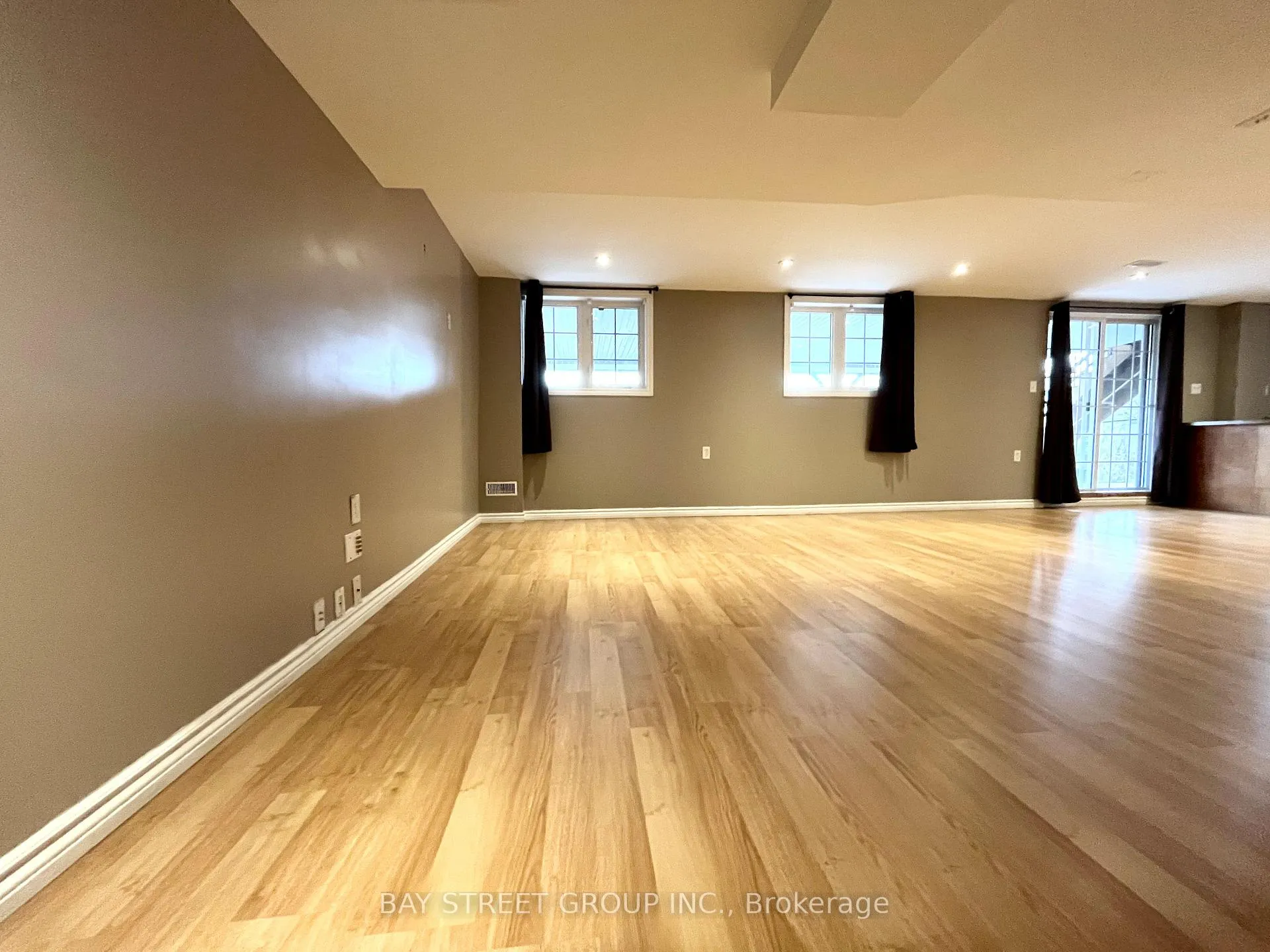 Photo 4 of 779 Audley Road S, Ajax, South East — HOMEH