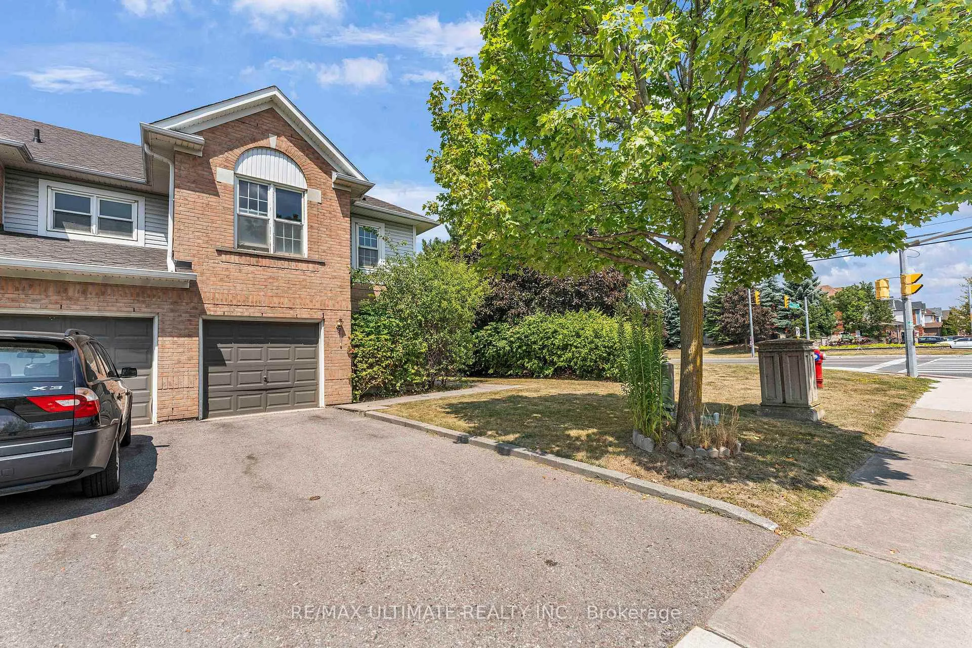 Photo 2 of 1 Black Forest Drive, Brampton, Sandringham-Wellington — HOMEH