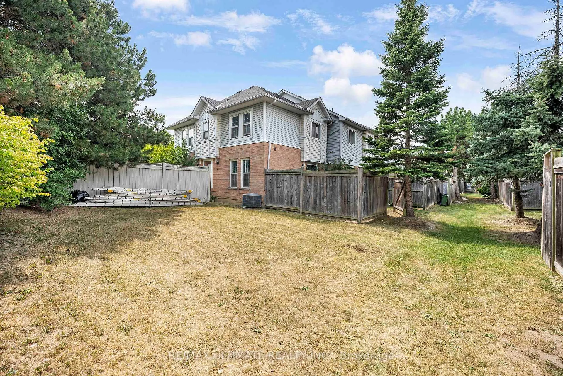 Photo 4 of 1 Black Forest Drive, Brampton, Sandringham-Wellington — HOMEH