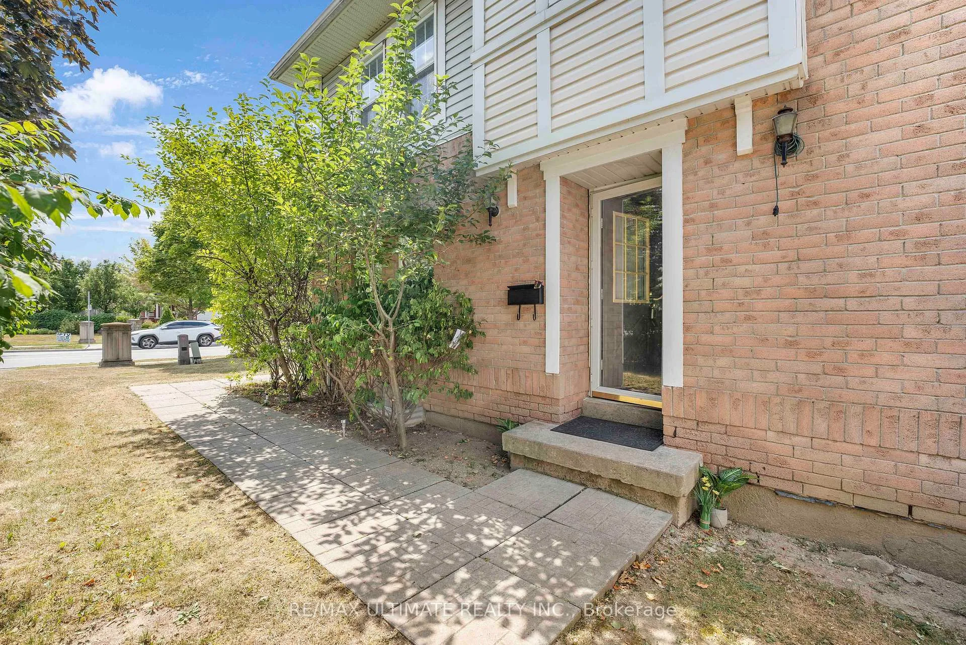 Photo 6 of 1 Black Forest Drive, Brampton, Sandringham-Wellington — HOMEH