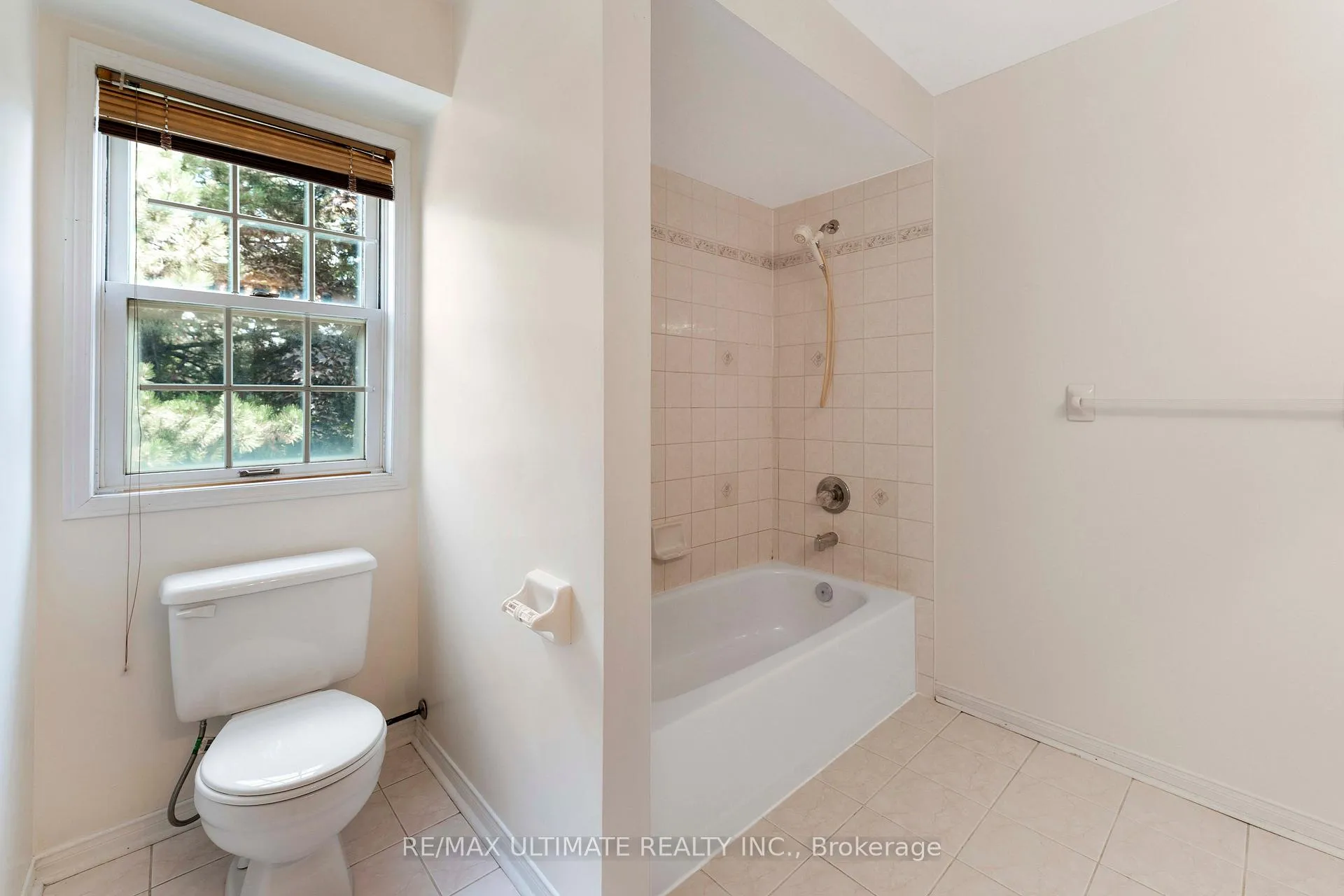 Photo 15 of 1 Black Forest Drive, Brampton, Sandringham-Wellington — HOMEH