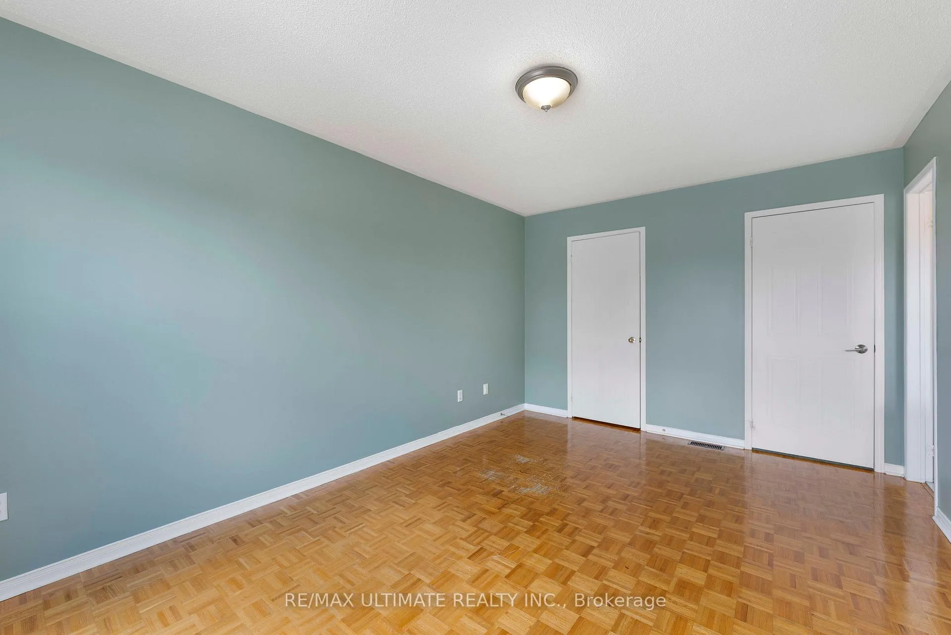 Photo 17 of 1 Black Forest Drive, Brampton, Sandringham-Wellington — HOMEH