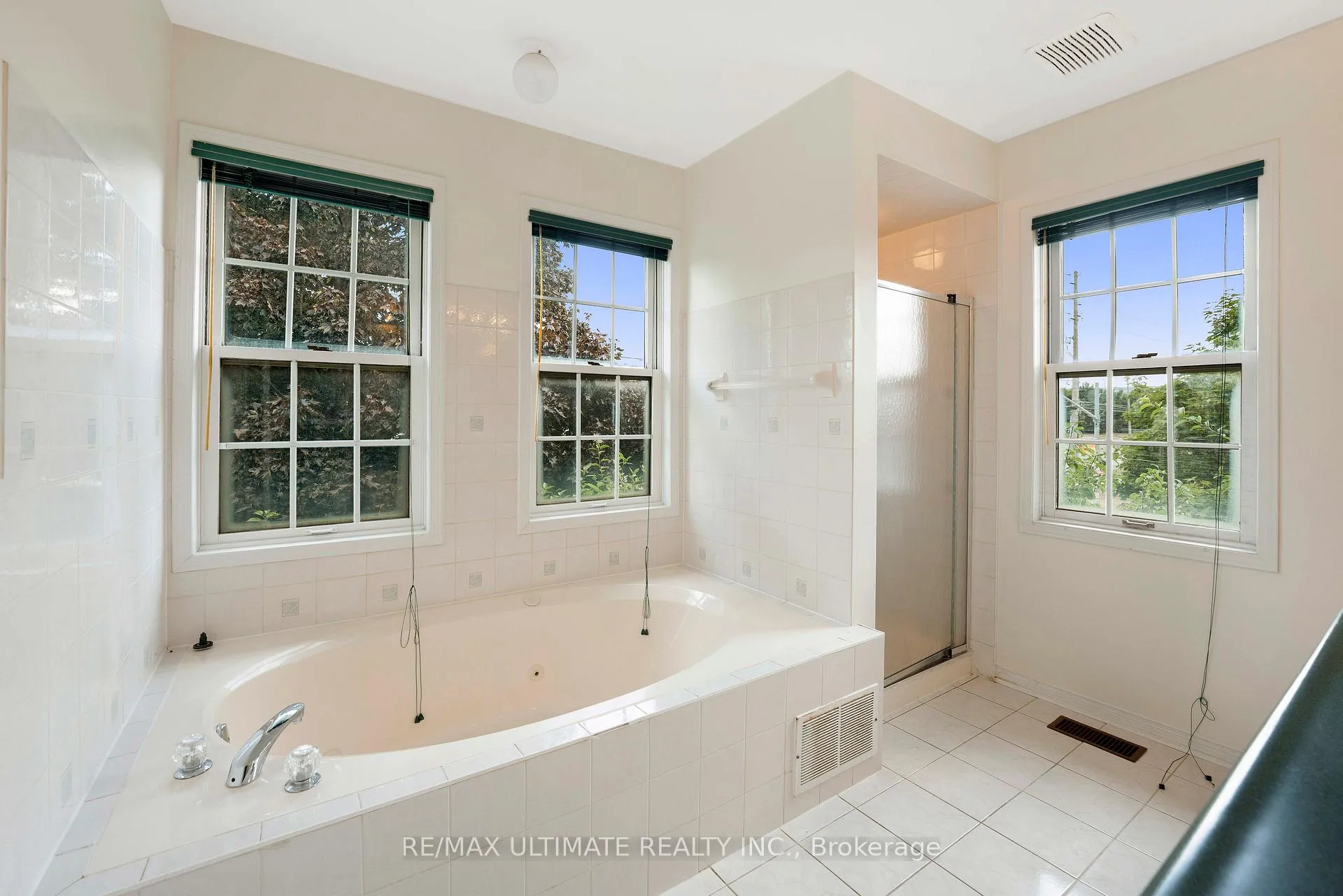 Photo 20 of 1 Black Forest Drive, Brampton, Sandringham-Wellington — HOMEH