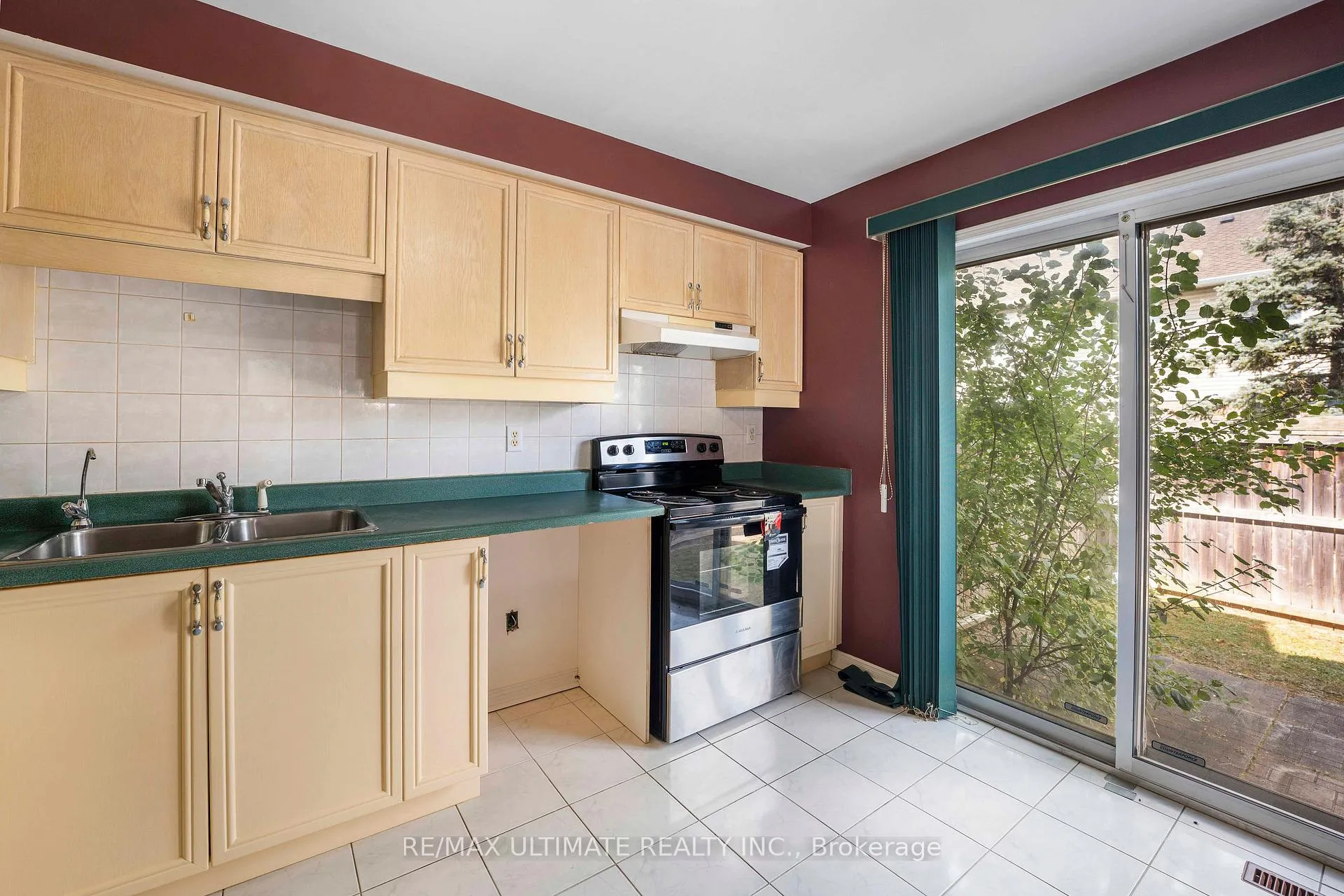 Photo 32 of 1 Black Forest Drive, Brampton, Sandringham-Wellington — HOMEH