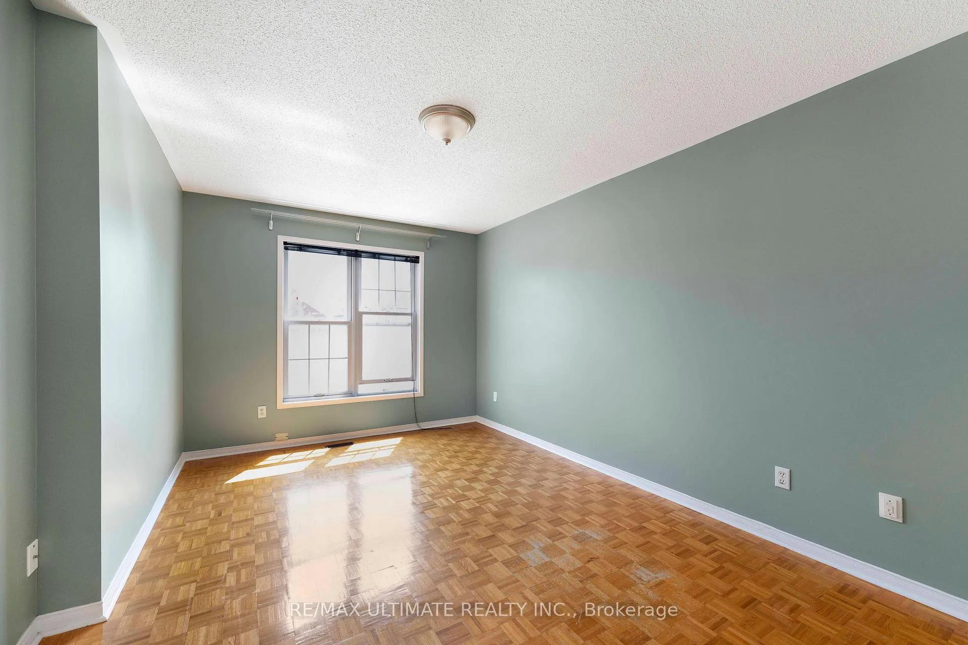 Photo 43 of 1 Black Forest Drive, Brampton, Sandringham-Wellington — HOMEH