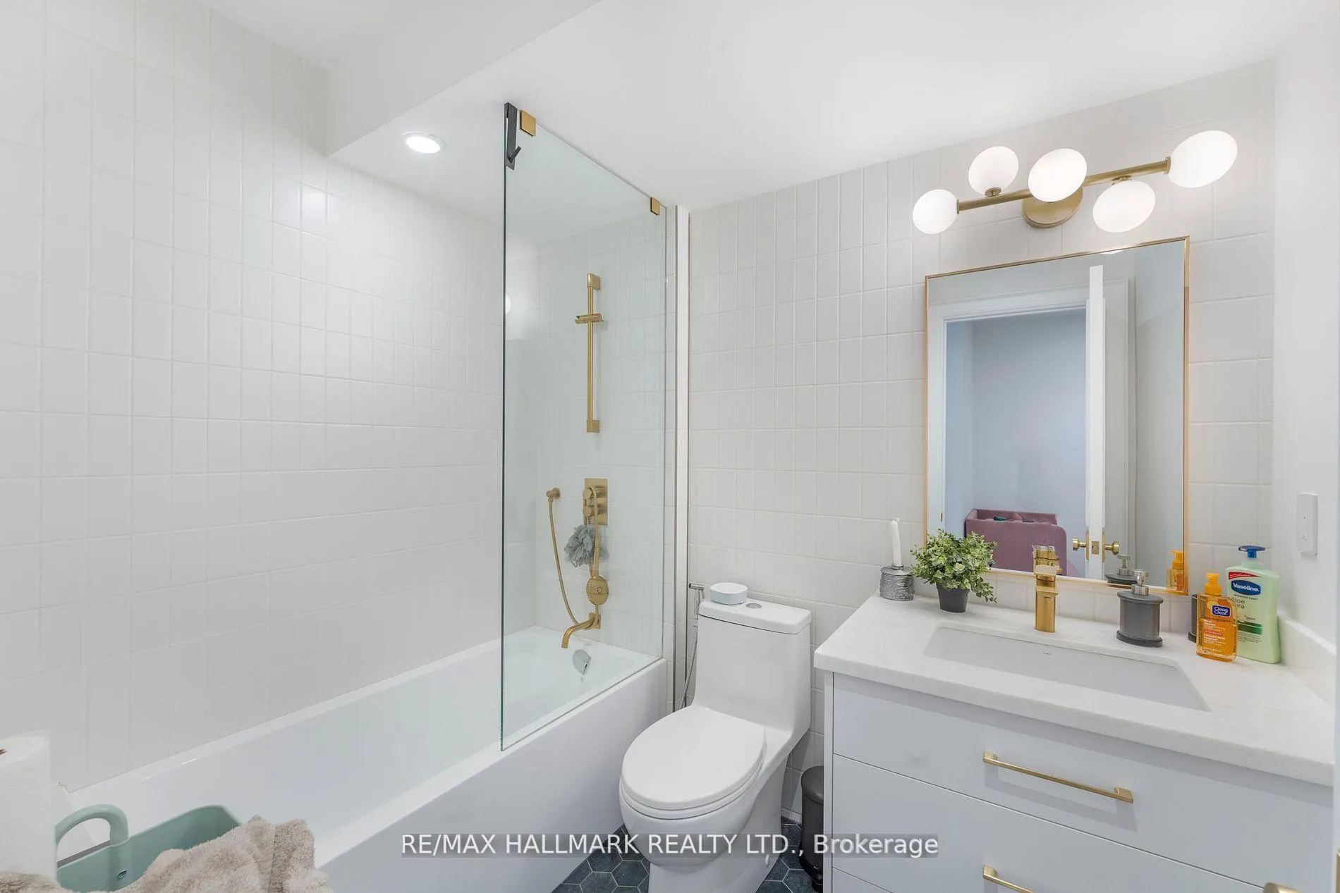 Photo 24 of 34B Sherwood Avenue, Toronto, Mount Pleasant East — HOMEH