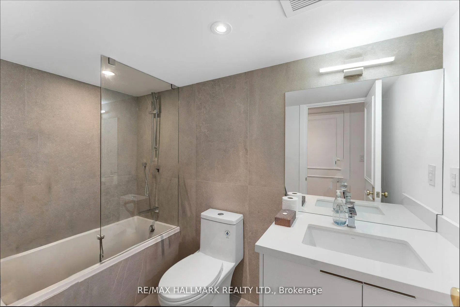 Photo 37 of 34B Sherwood Avenue, Toronto, Mount Pleasant East — HOMEH
